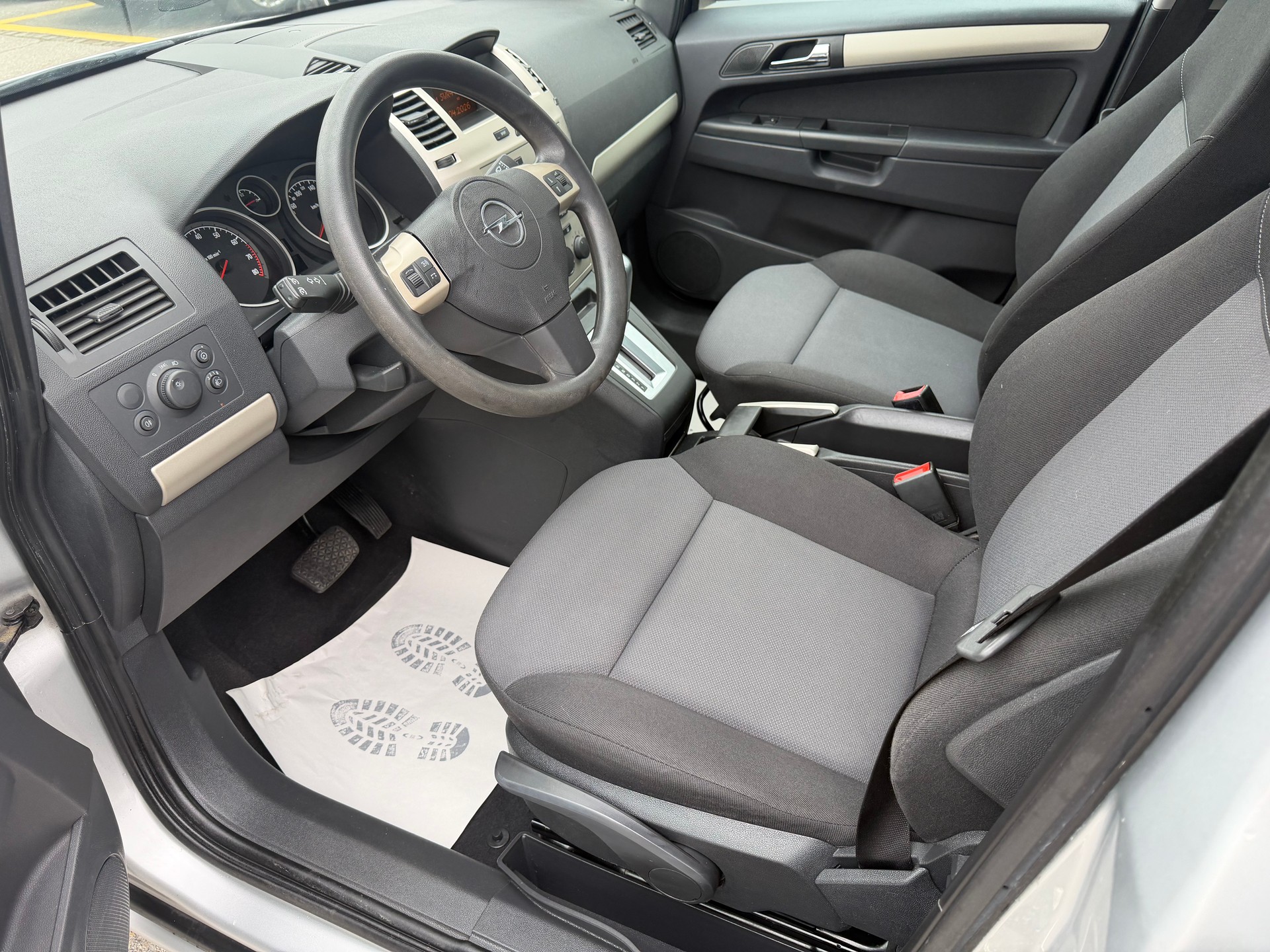 OPEL Zafira 2.2i 16V Enjoy Automatic-image-5