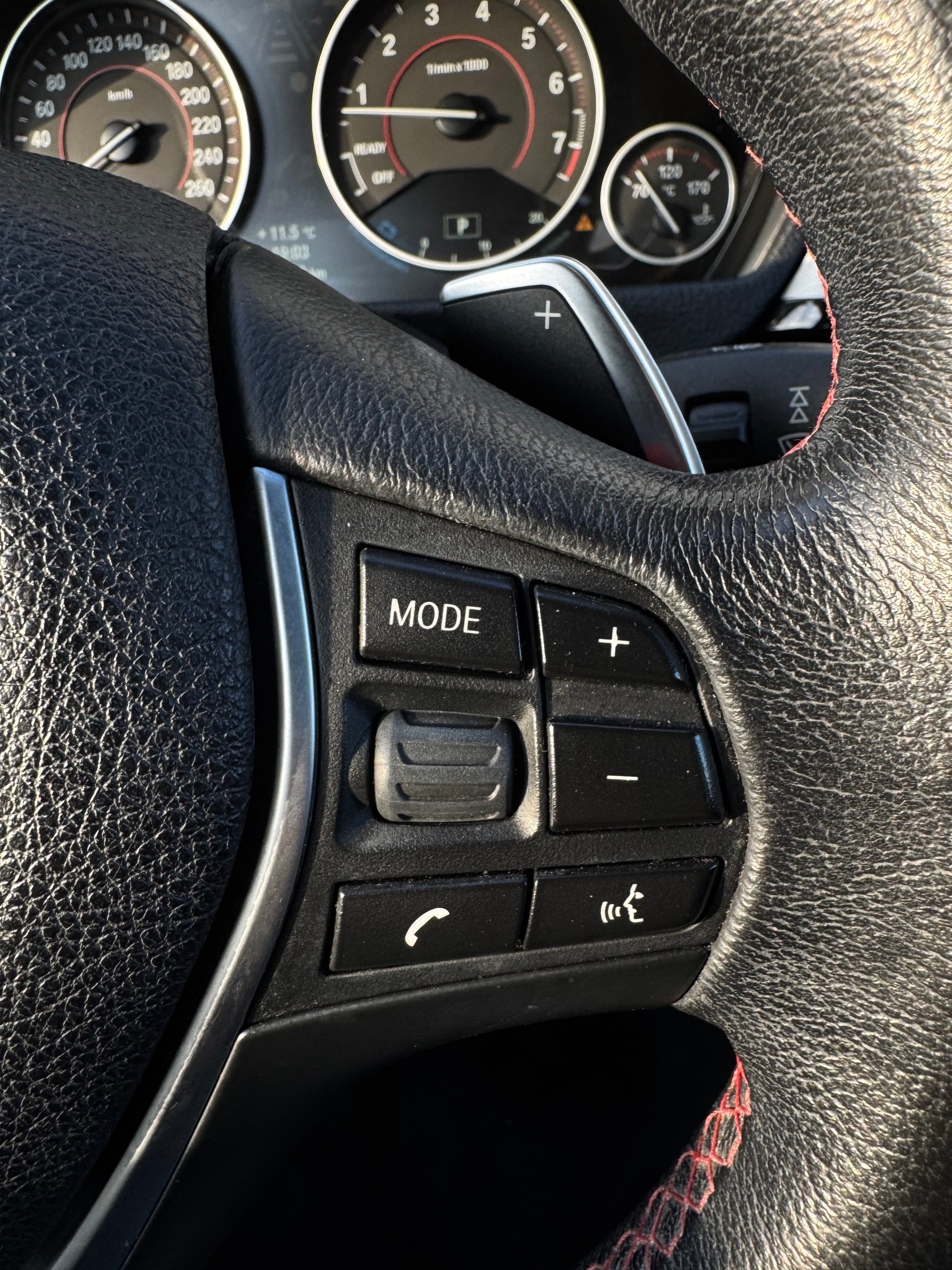 BMW 328i xDrive Sport Line-image-19