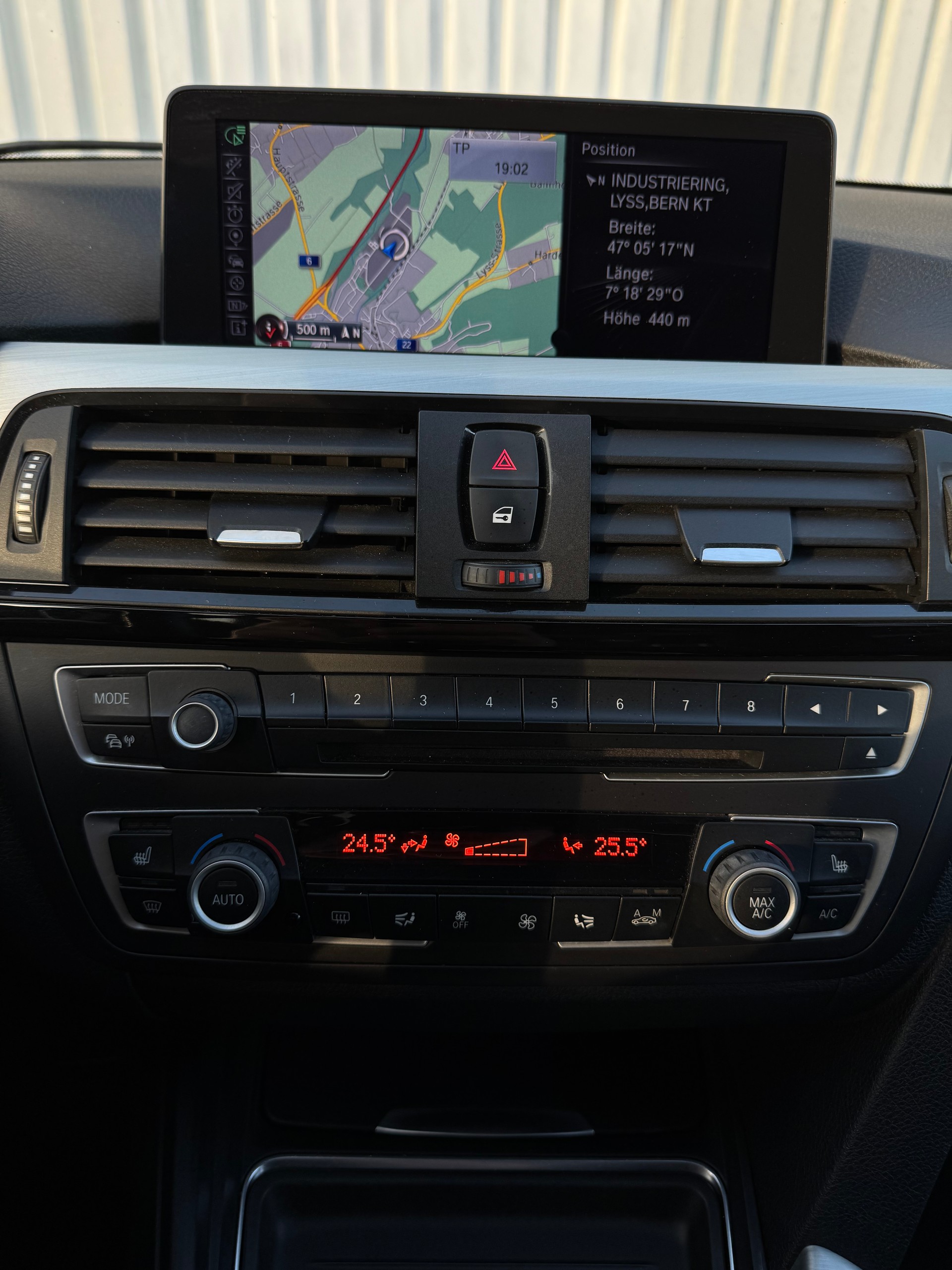 BMW 328i xDrive Sport Line-image-17