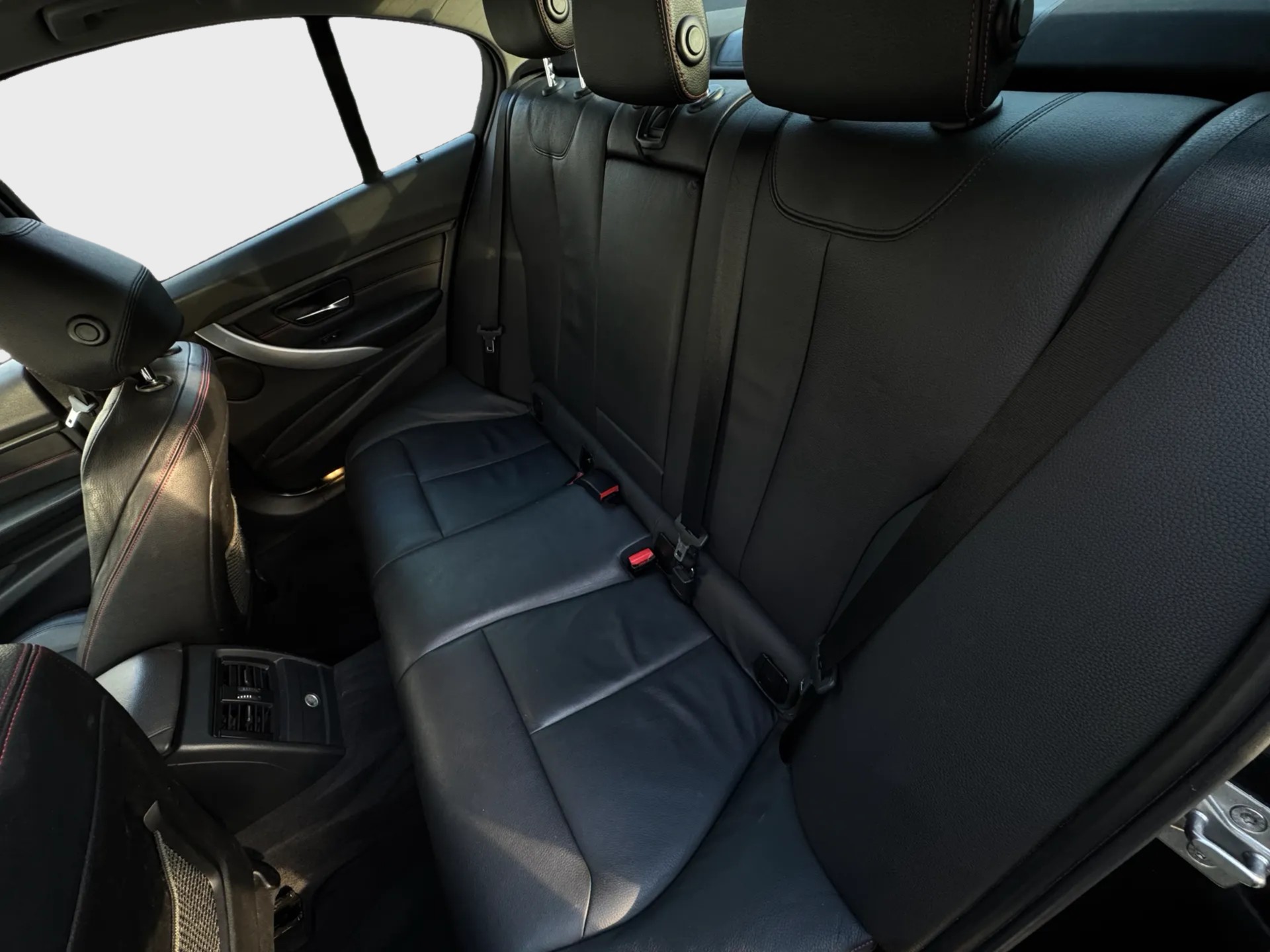 BMW 328i xDrive Sport Line-image-22
