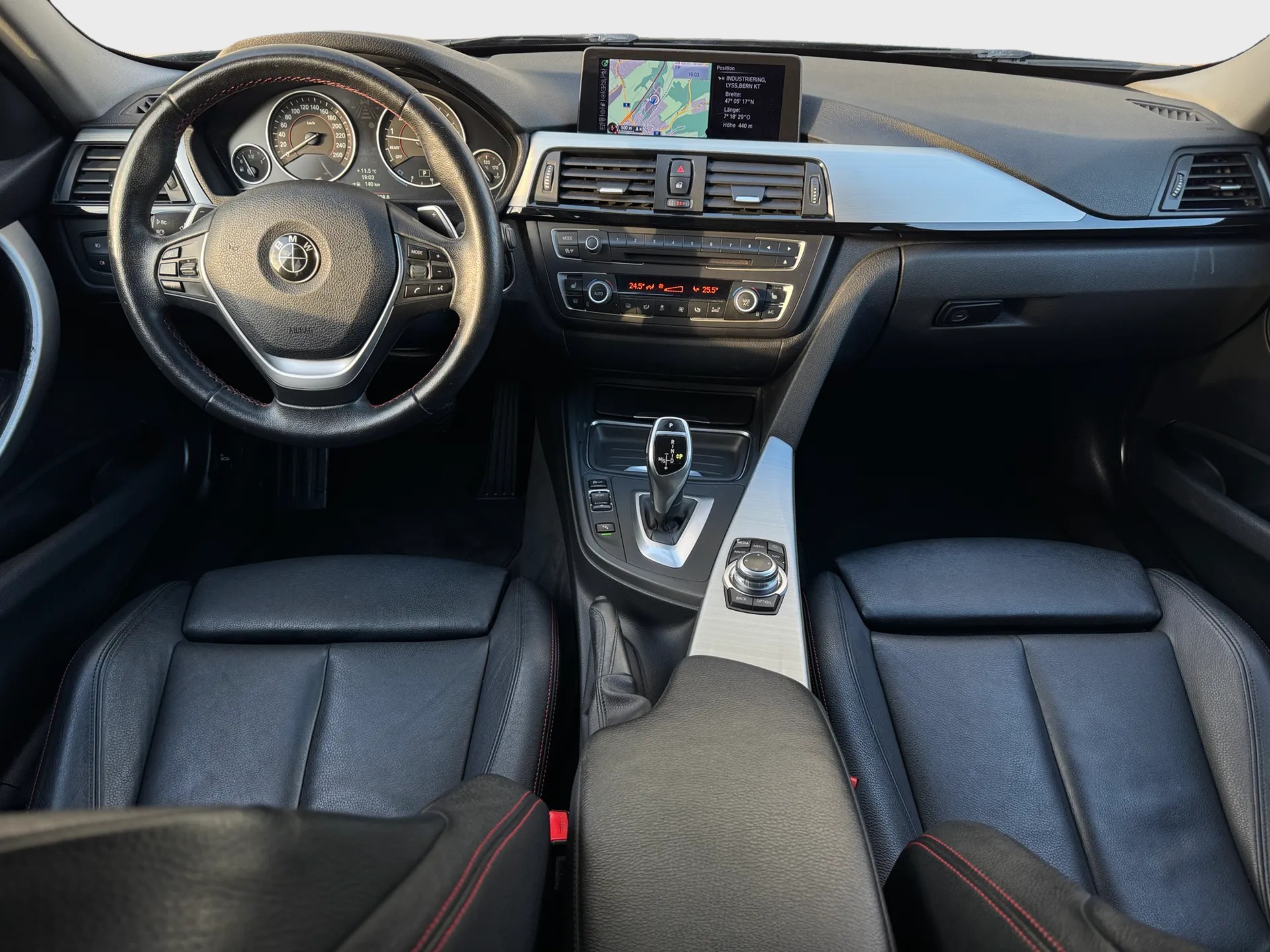 BMW 328i xDrive Sport Line-image-10