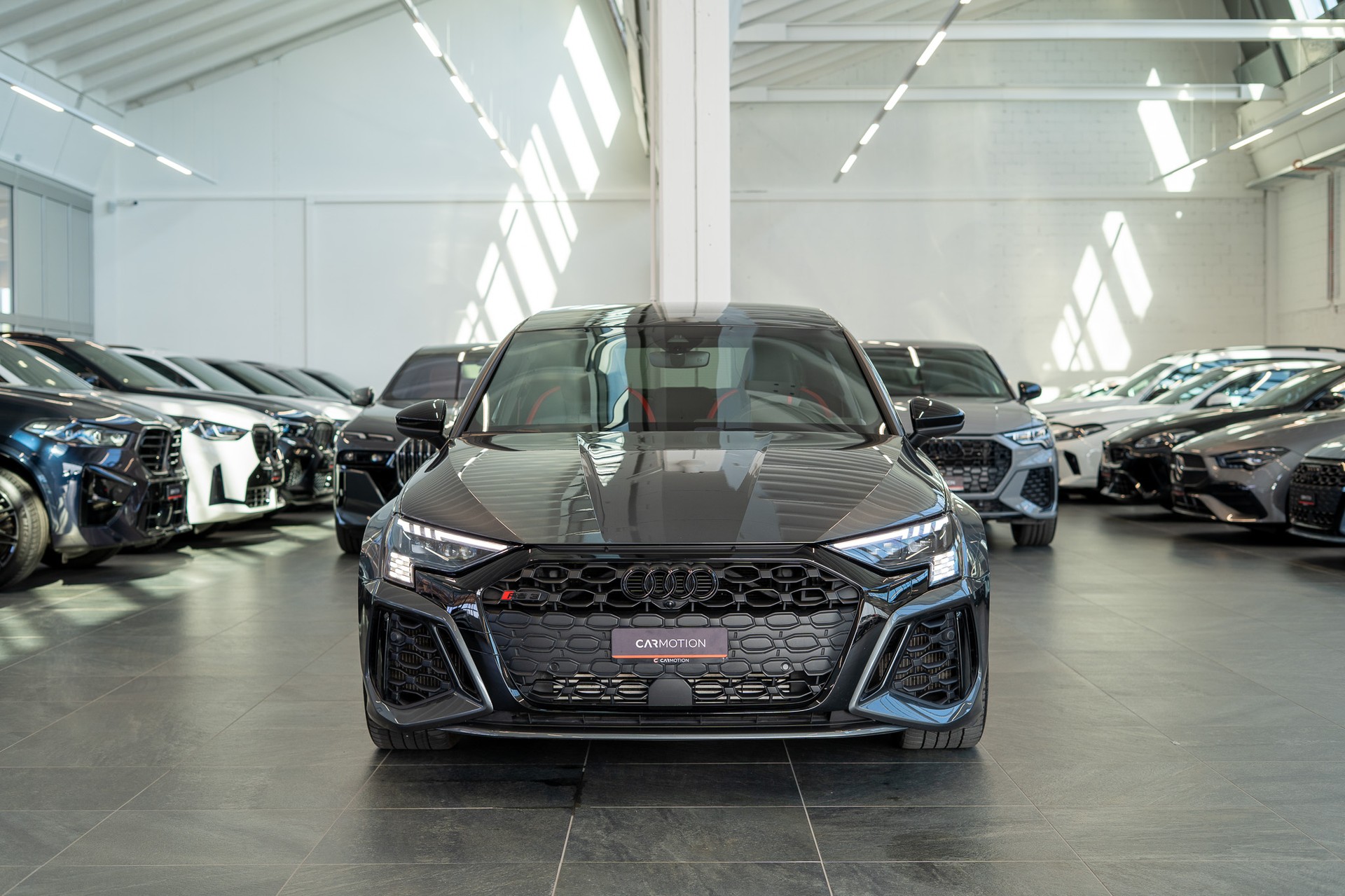 AUDI RS3 Limousine 2.5 TFSI quattro S-Tronic / CH-Fahrzeug / Performance Auspuff / Panorama-Schiebedach-image-1