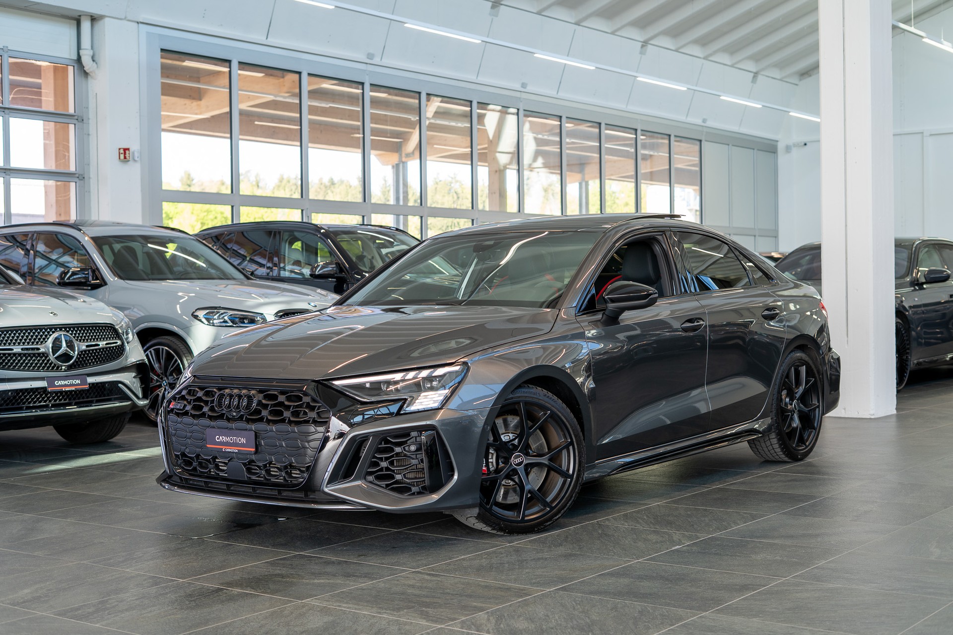 AUDI RS3 Limousine 2.5 TFSI quattro S-Tronic / CH-Fahrzeug / Performance Auspuff / Panorama-Schiebedach