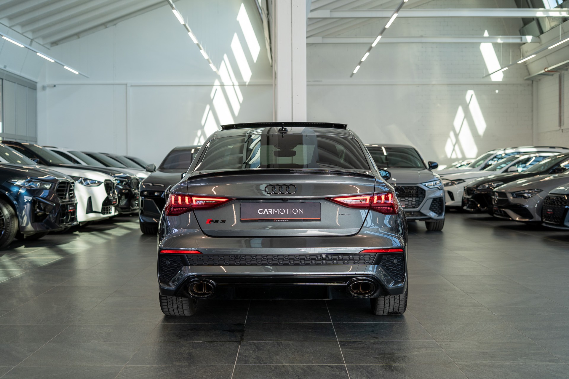 AUDI RS3 Limousine 2.5 TFSI quattro S-Tronic / CH-Fahrzeug / Performance Auspuff / Panorama-Schiebedach-image-4