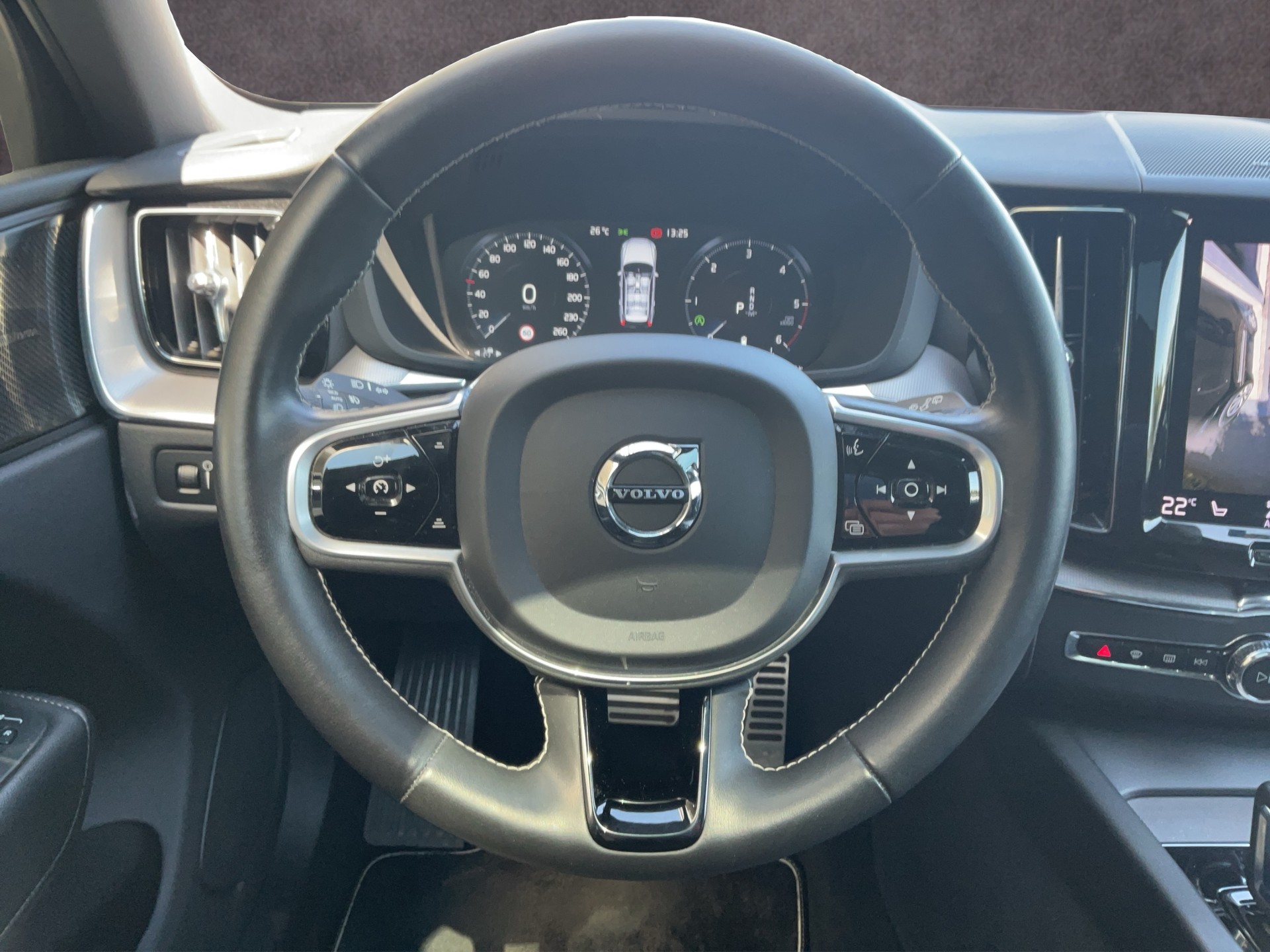 VOLVO XC60 2.0 B4 MH R-Design AWD-image-11