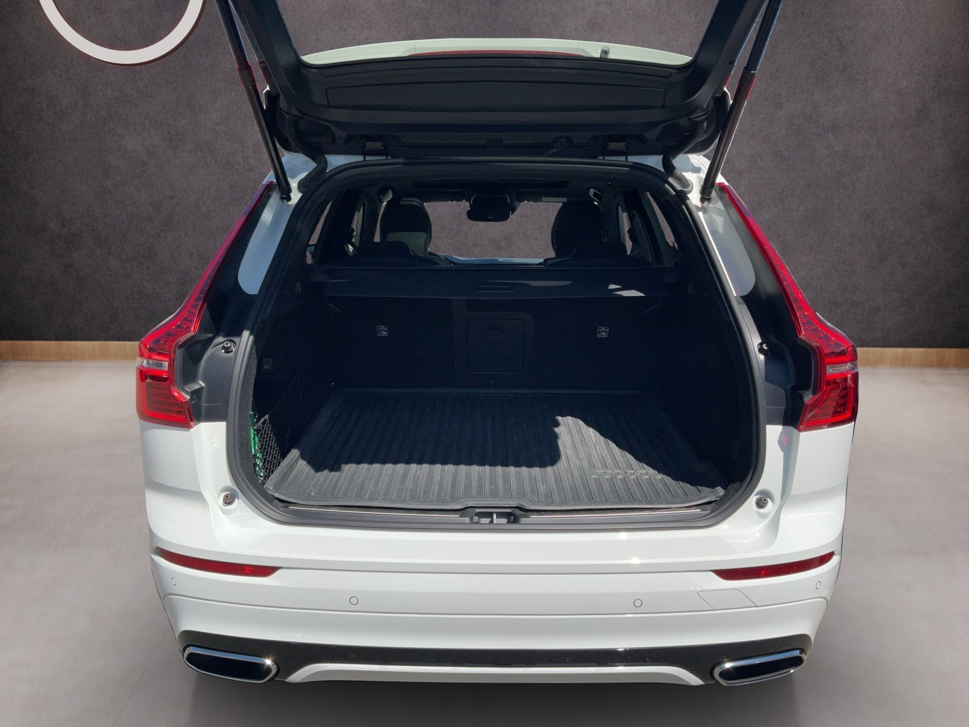VOLVO XC60 2.0 B4 MH R-Design AWD-image-15
