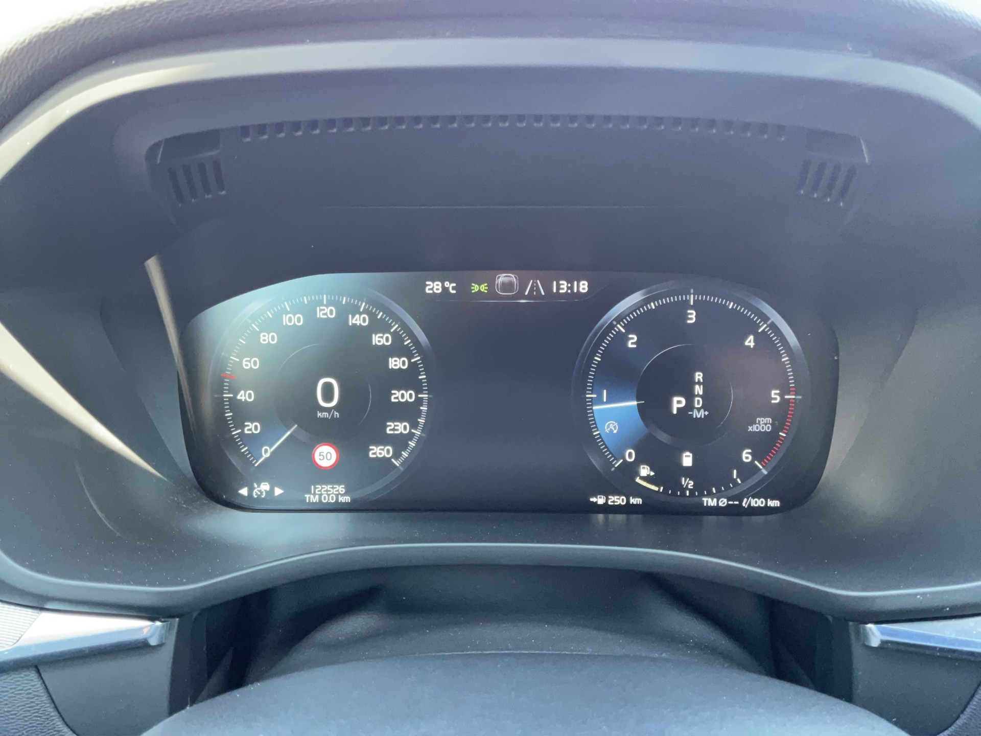 VOLVO XC60 2.0 B4 MH R-Design AWD-image-12