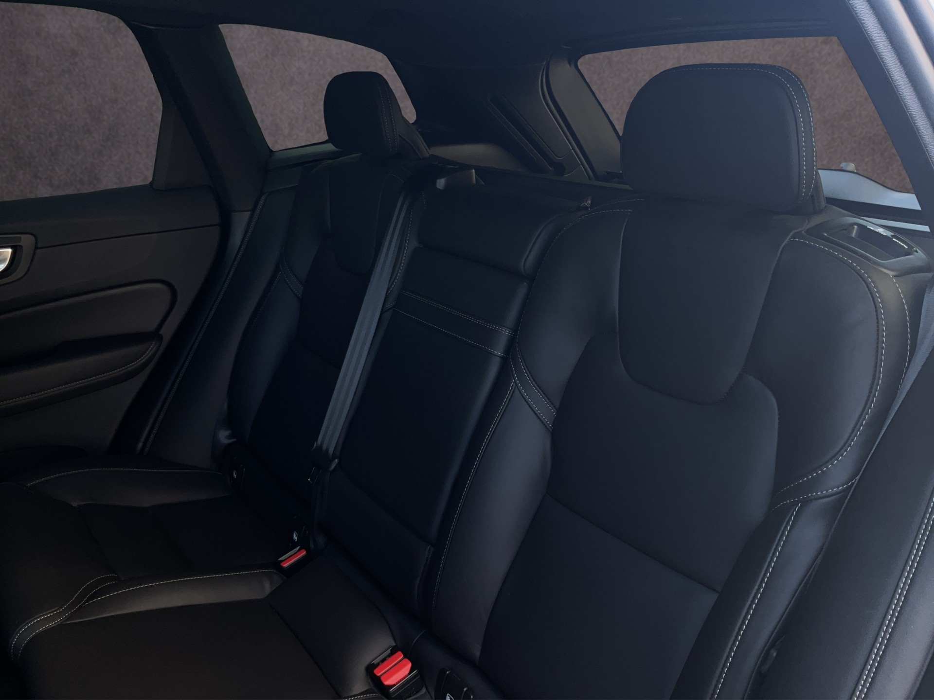VOLVO XC60 2.0 B4 MH R-Design AWD-image-14