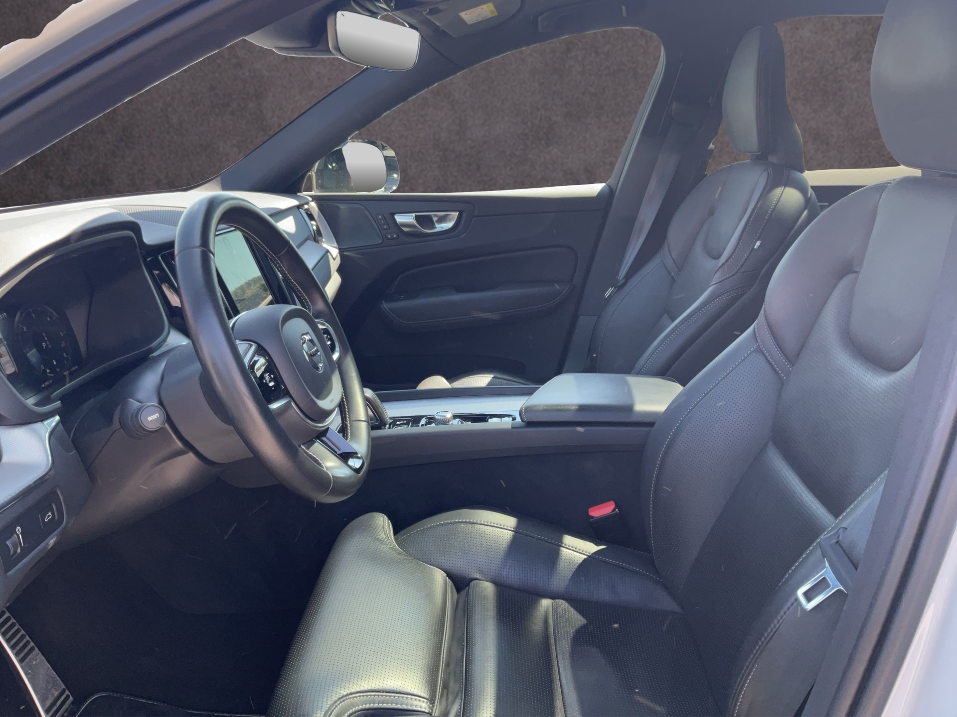 VOLVO XC60 2.0 B4 MH R-Design AWD-image-8