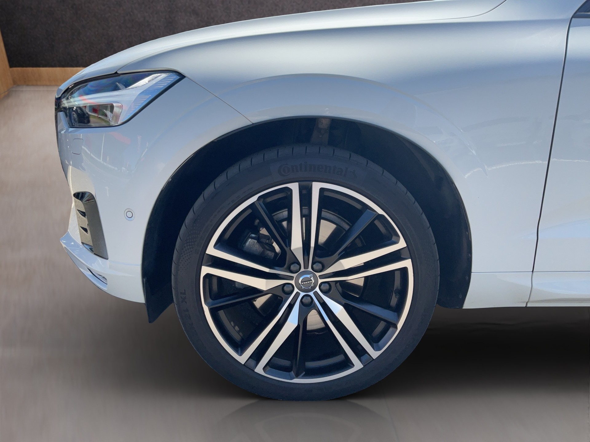 VOLVO XC60 2.0 B4 MH R-Design AWD-image-16