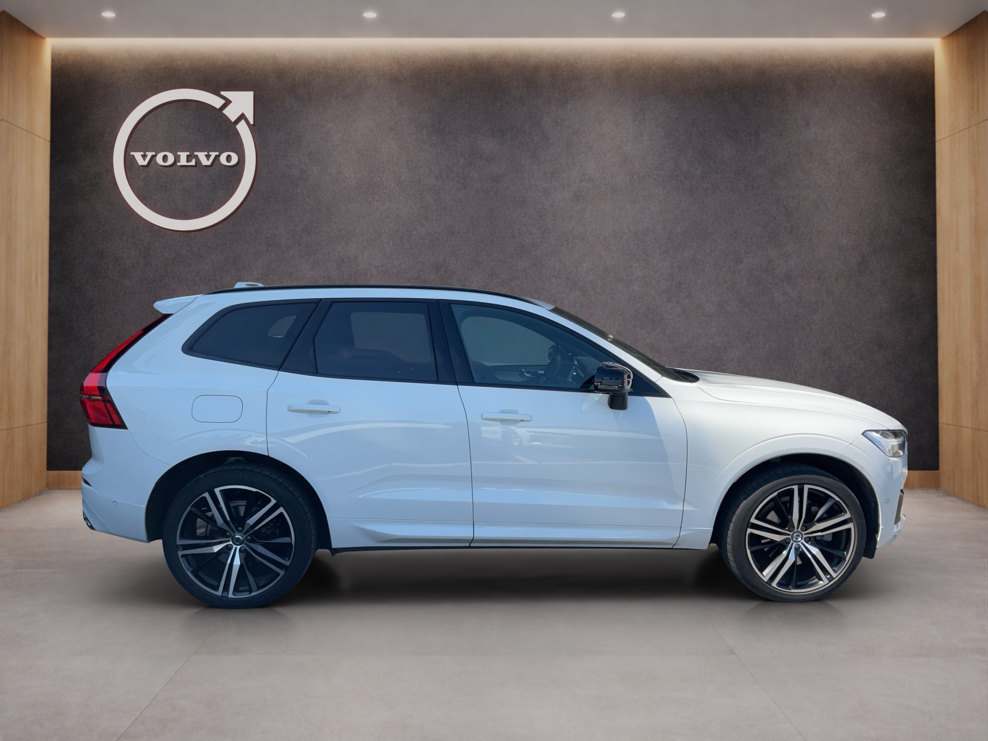 VOLVO XC60 2.0 B4 MH R-Design AWD-image-5