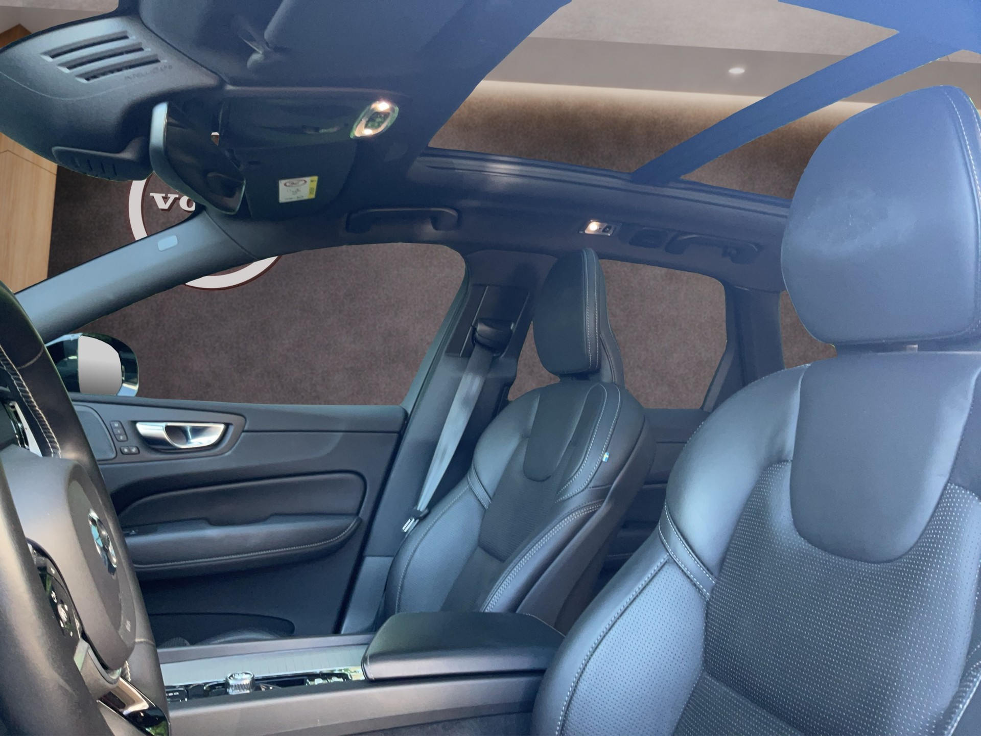 VOLVO XC60 2.0 B4 MH R-Design AWD-image-9