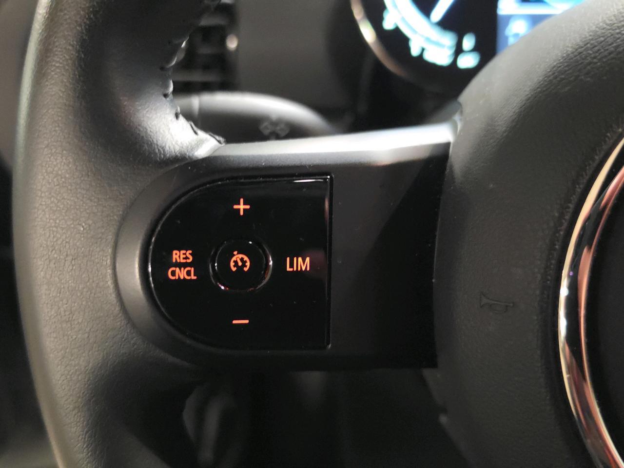 MINI Clubman 1.5i Cooper-image-17