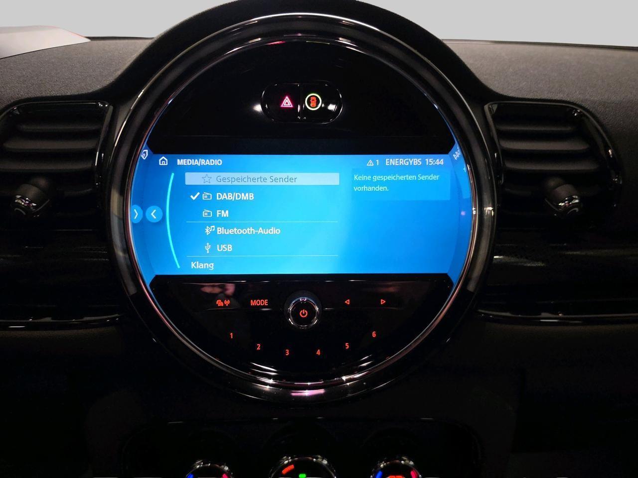 MINI Clubman 1.5i Cooper-image-22