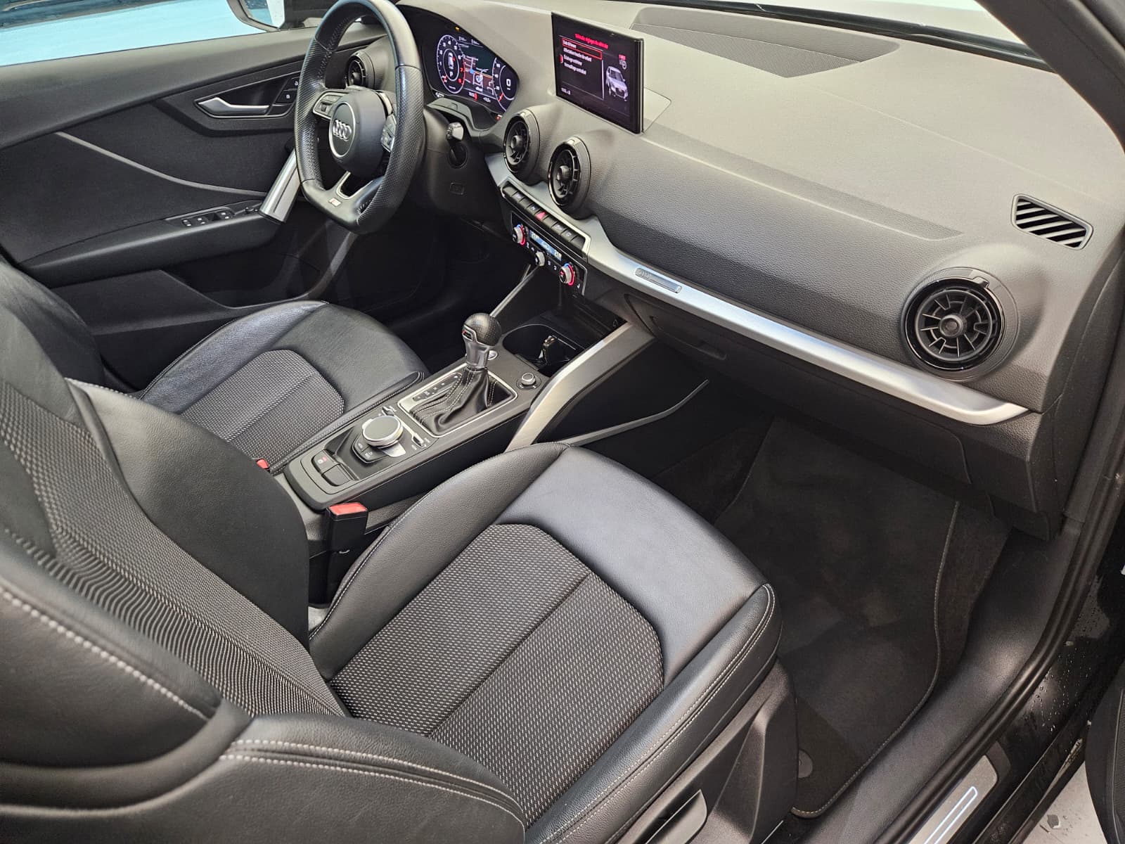 AUDI Q2 1.4 TFSI sport S-tronic-image-11