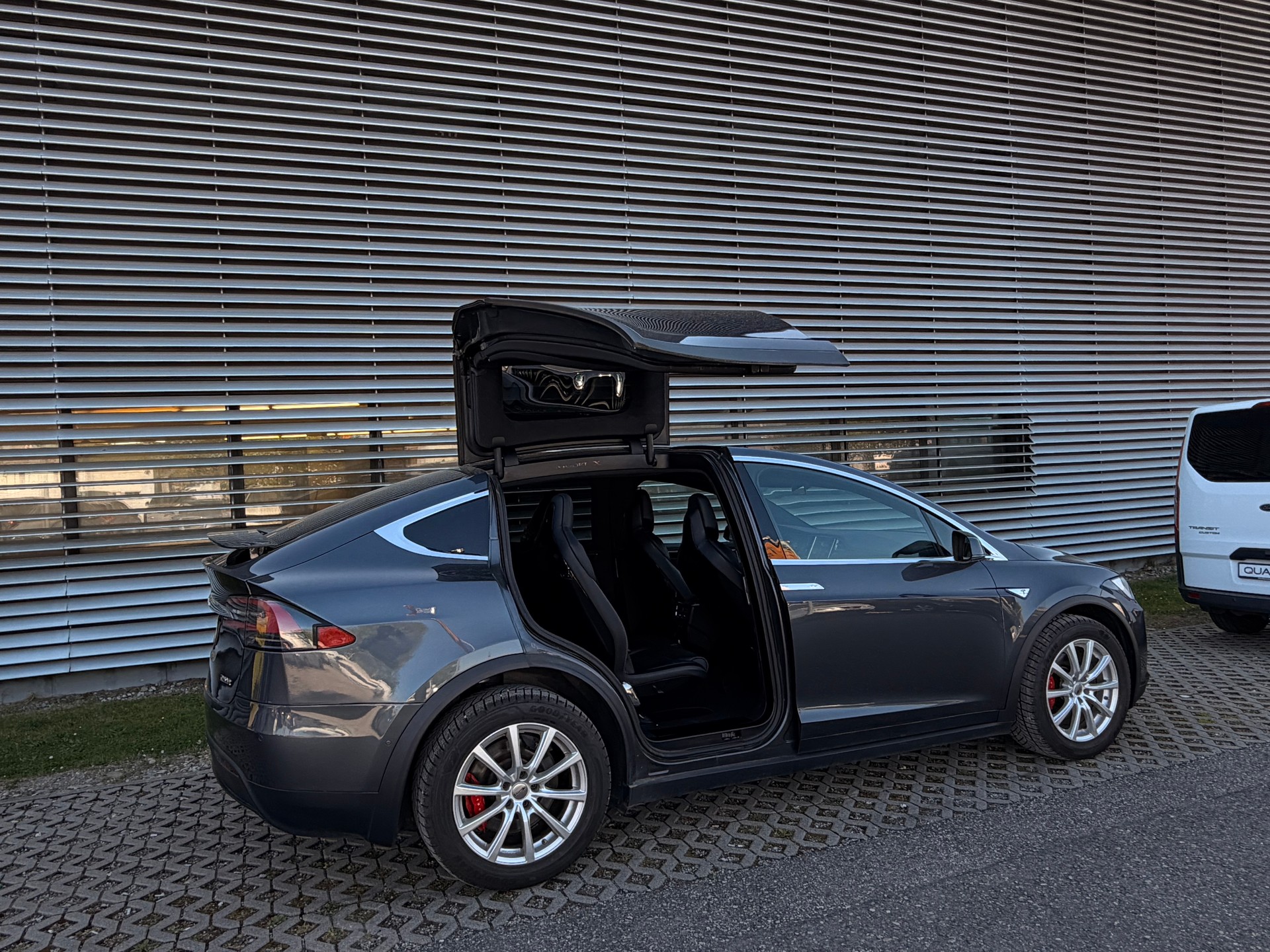 TESLA Model X 90 D Performance 7 Platz-image-3
