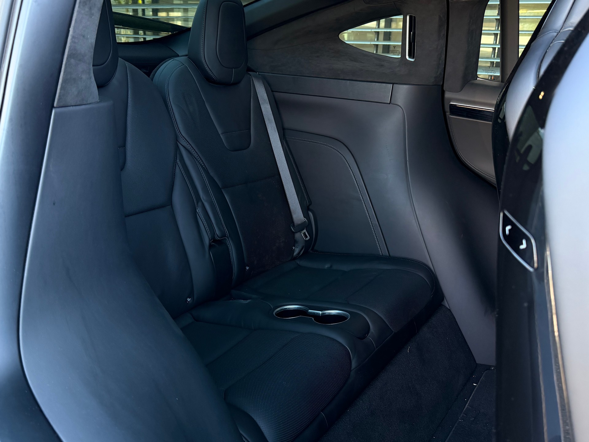 TESLA Model X 90 D Performance 7 Platz-image-11