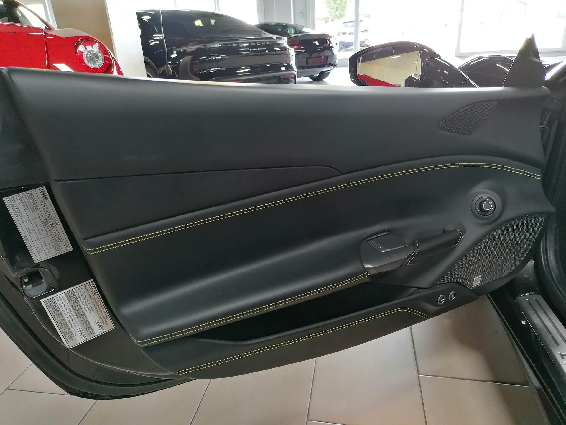 FERRARI 488 Spider 3.9 V8-image-13