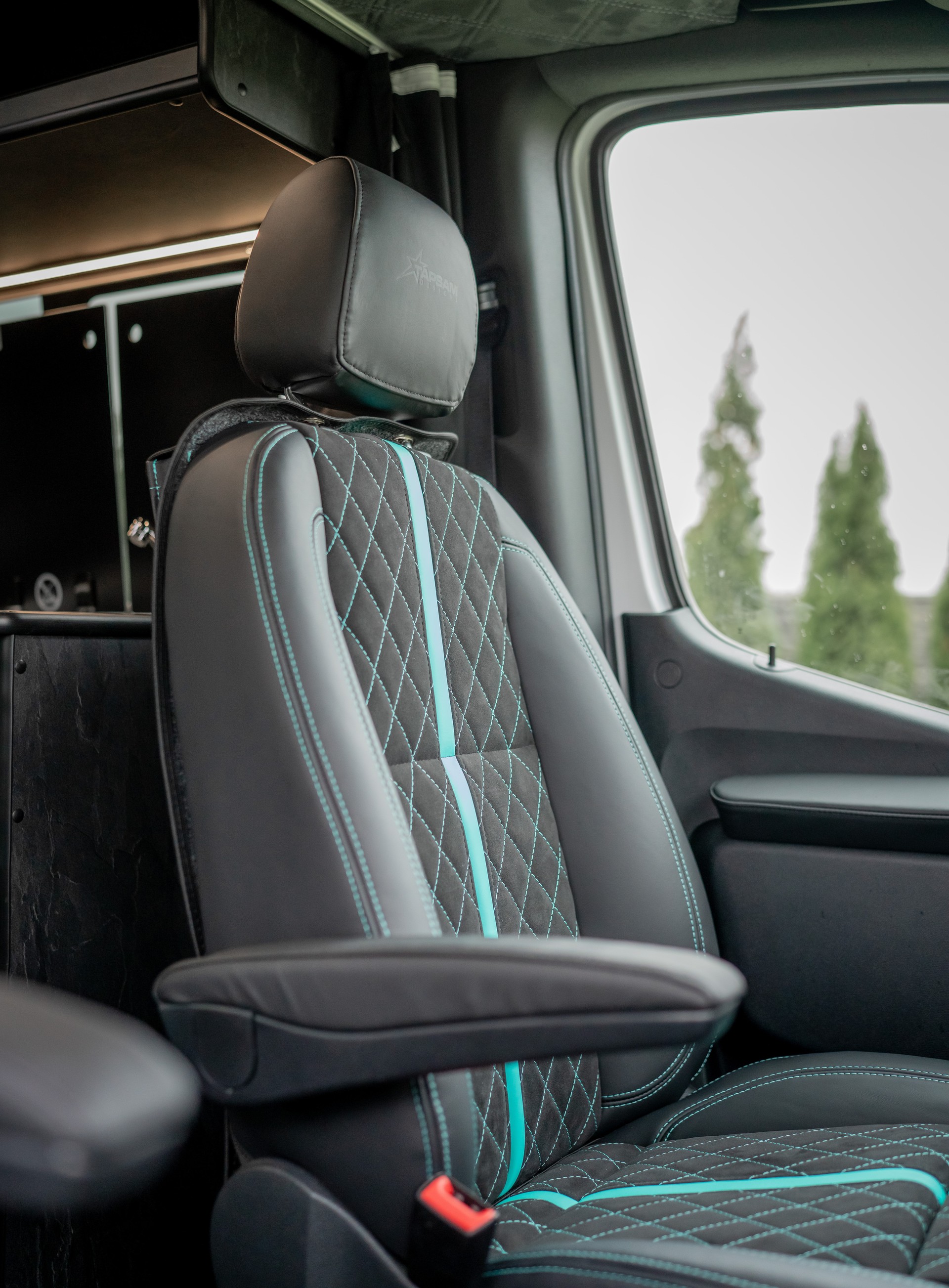 MERCEDES-BENZ Sprinter 319 cdi 4x4-image-7