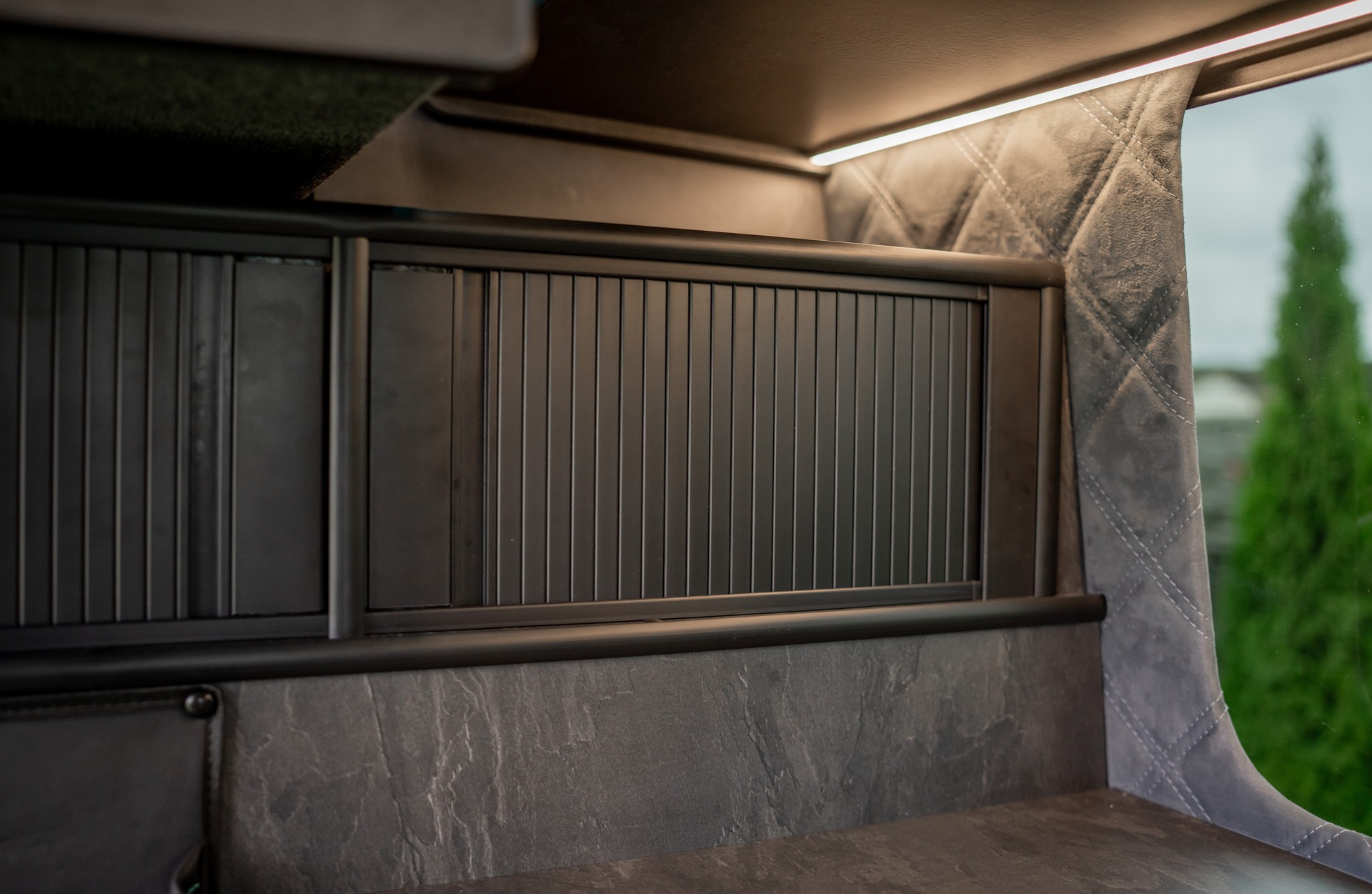 MERCEDES-BENZ Sprinter 319 cdi 4x4-image-16