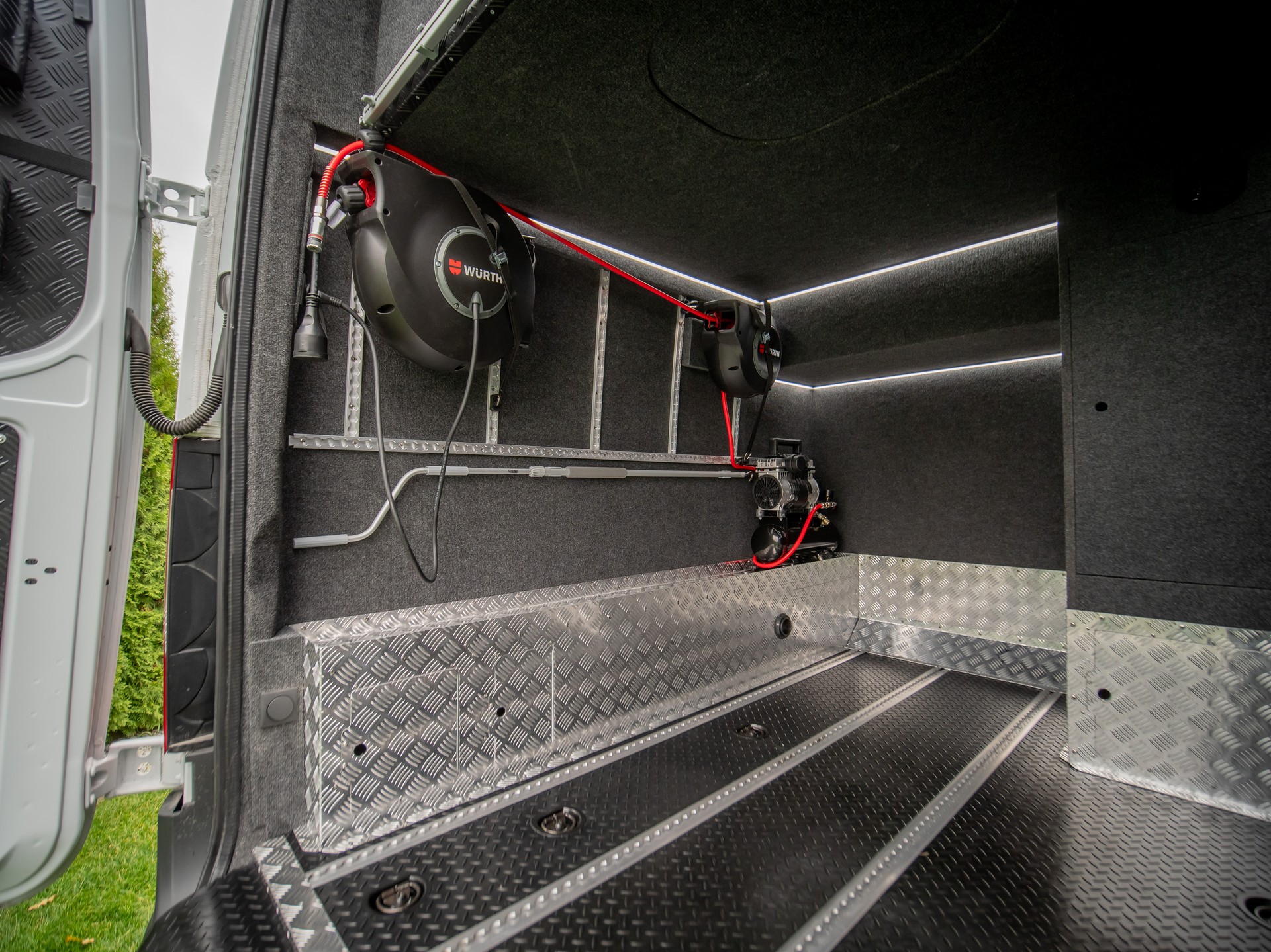 MERCEDES-BENZ Sprinter 319 cdi 4x4-image-2