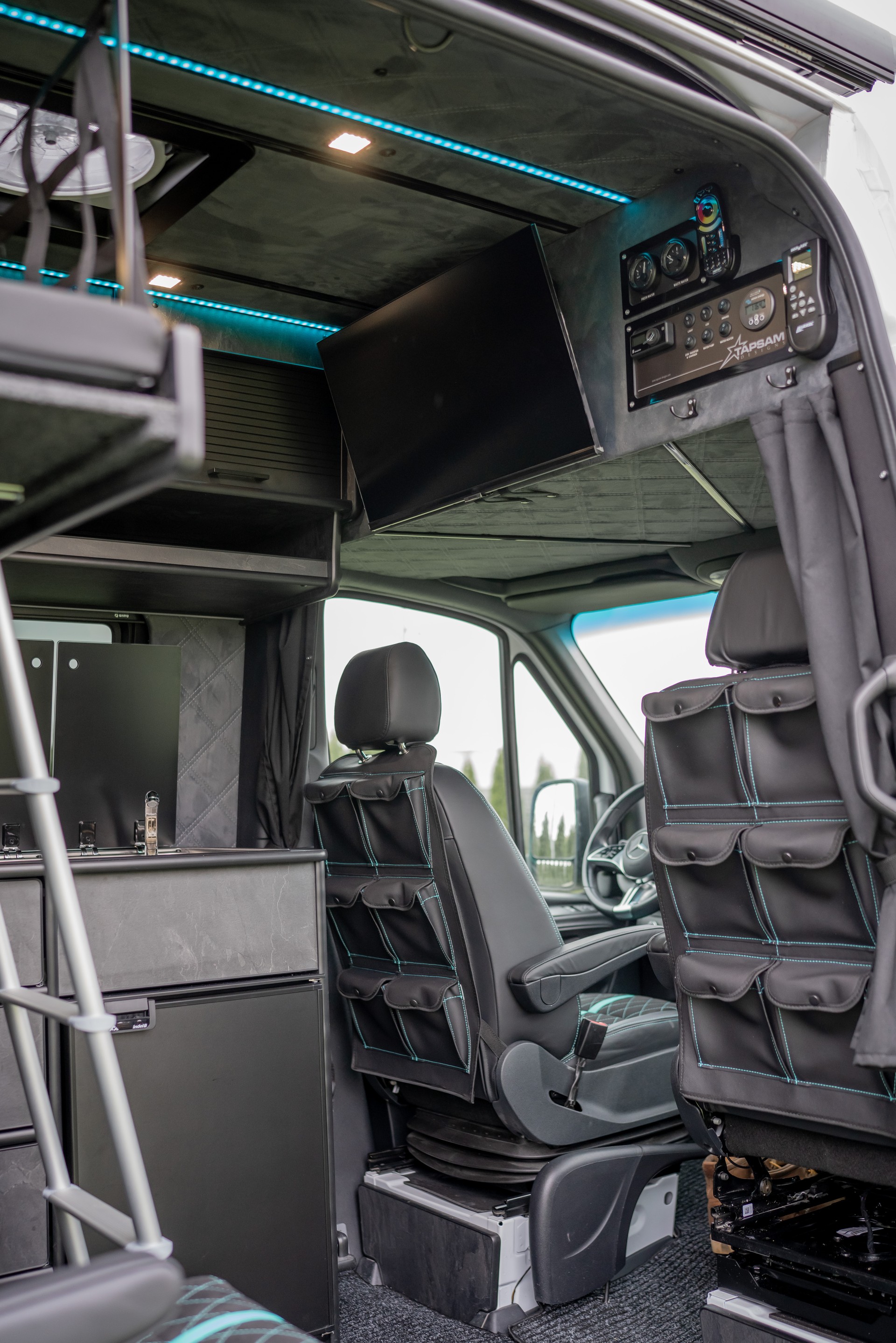 MERCEDES-BENZ Sprinter 319 cdi 4x4-image-18