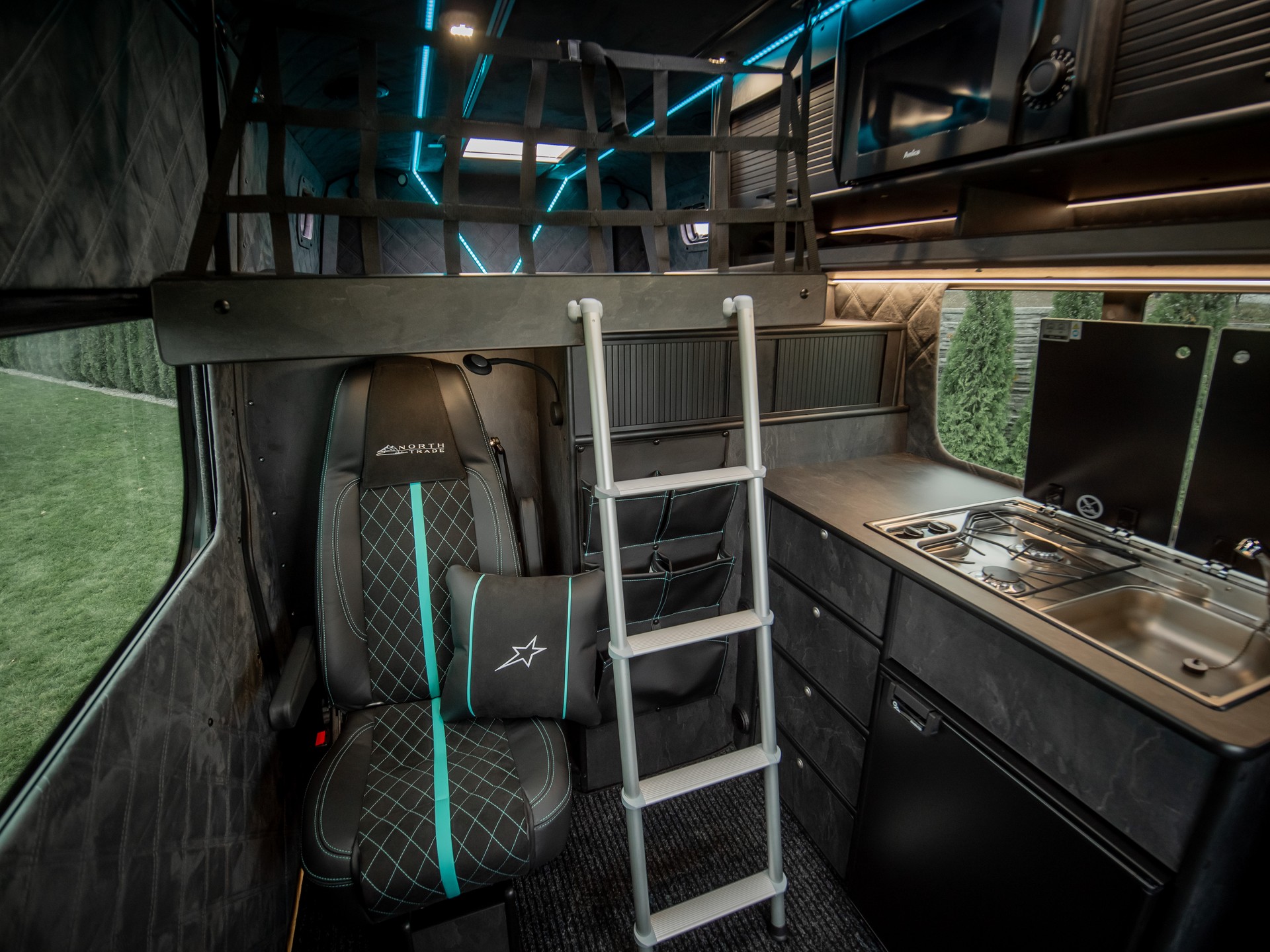 MERCEDES-BENZ Sprinter 319 cdi 4x4-image-11