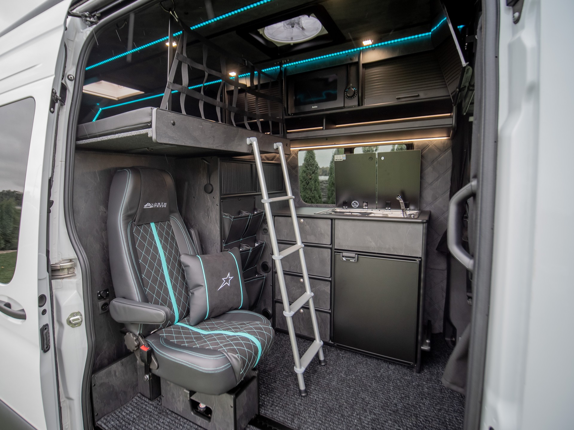 MERCEDES-BENZ Sprinter 319 cdi 4x4-image-10