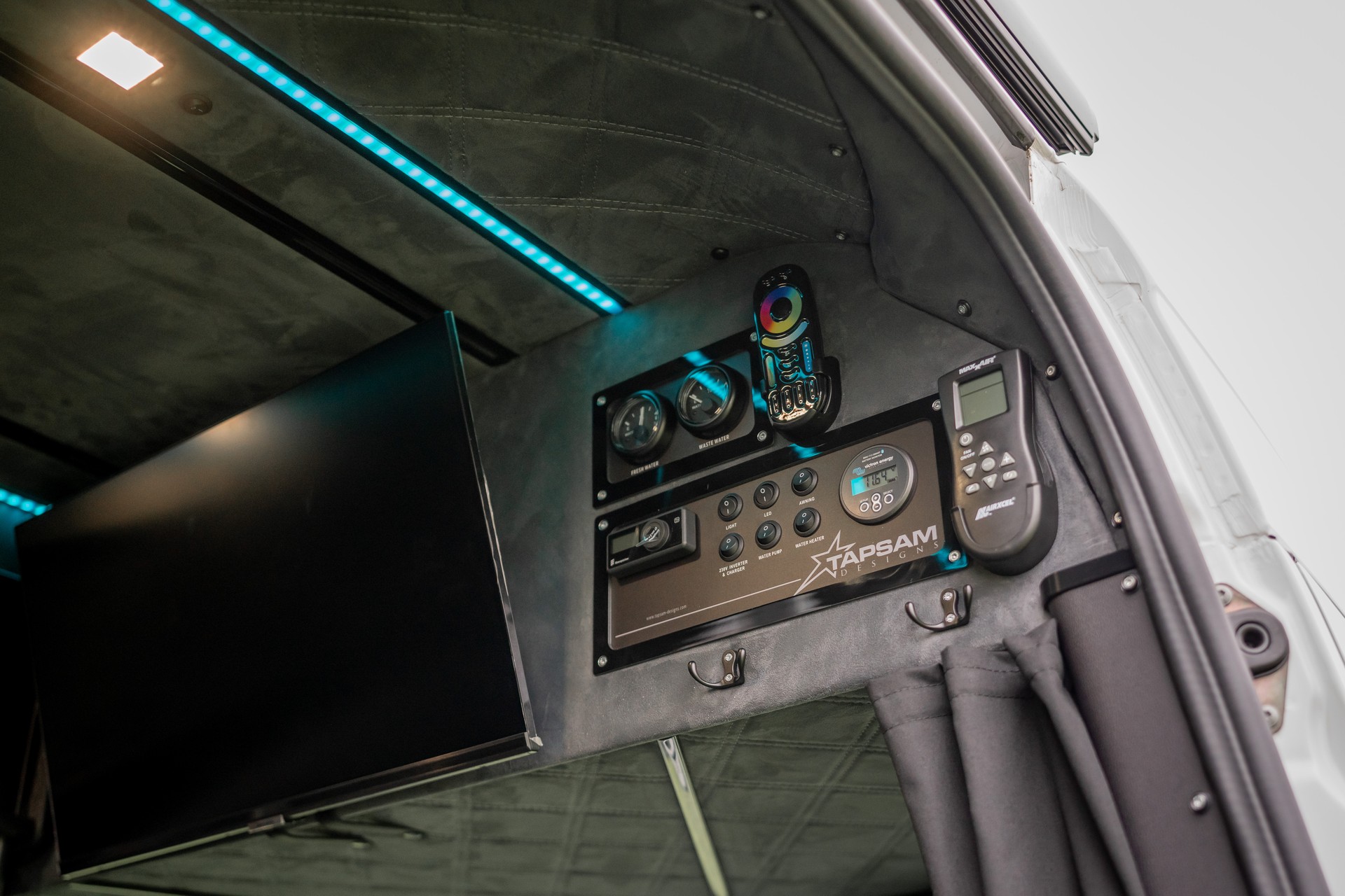 MERCEDES-BENZ Sprinter 319 cdi 4x4-image-14