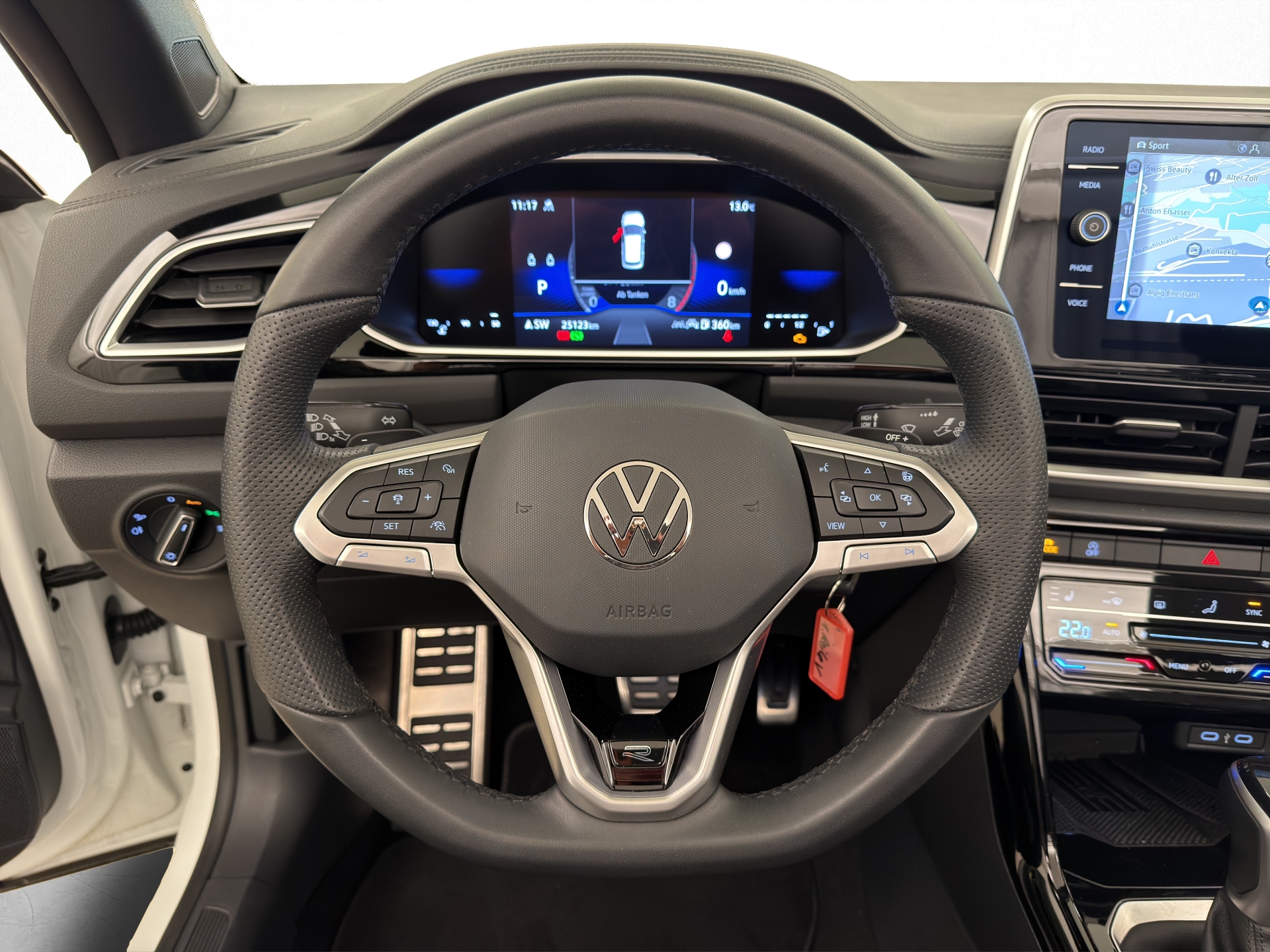 VW T-Roc Cabriolet 1.5 TSI R-Line-image-7