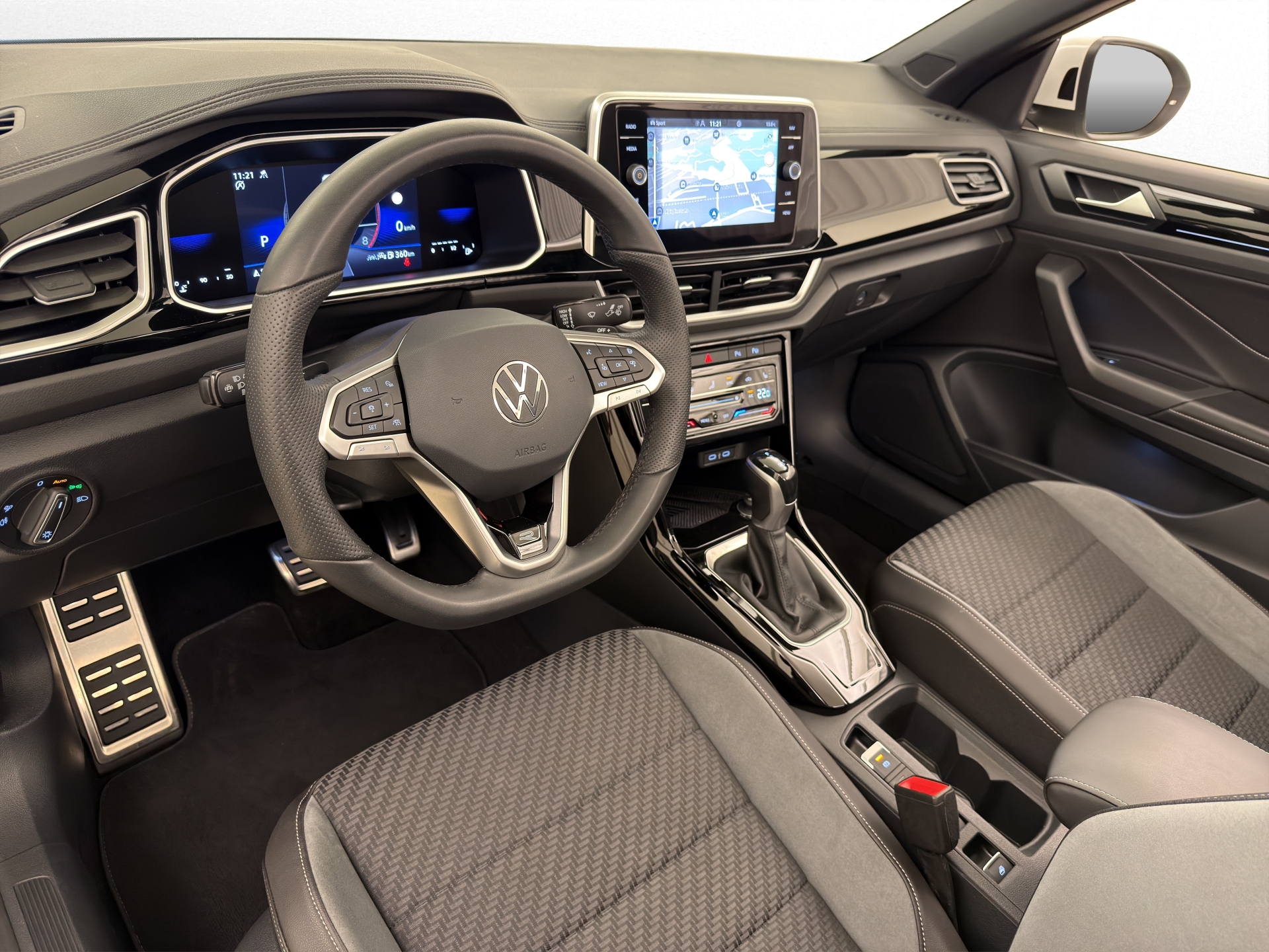 VW T-Roc Cabriolet 1.5 TSI R-Line-image-14