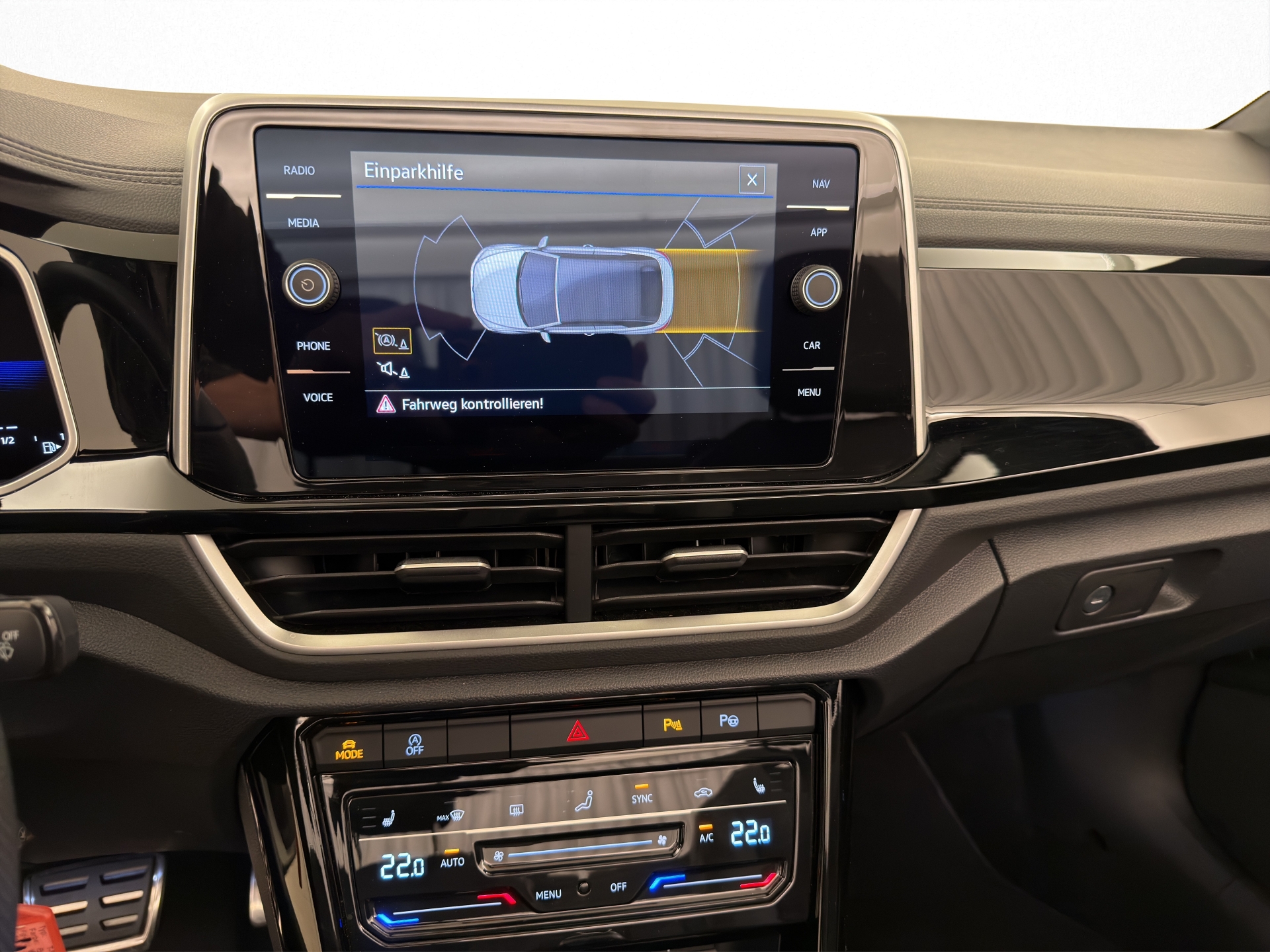 VW T-Roc Cabriolet 1.5 TSI R-Line-image-11