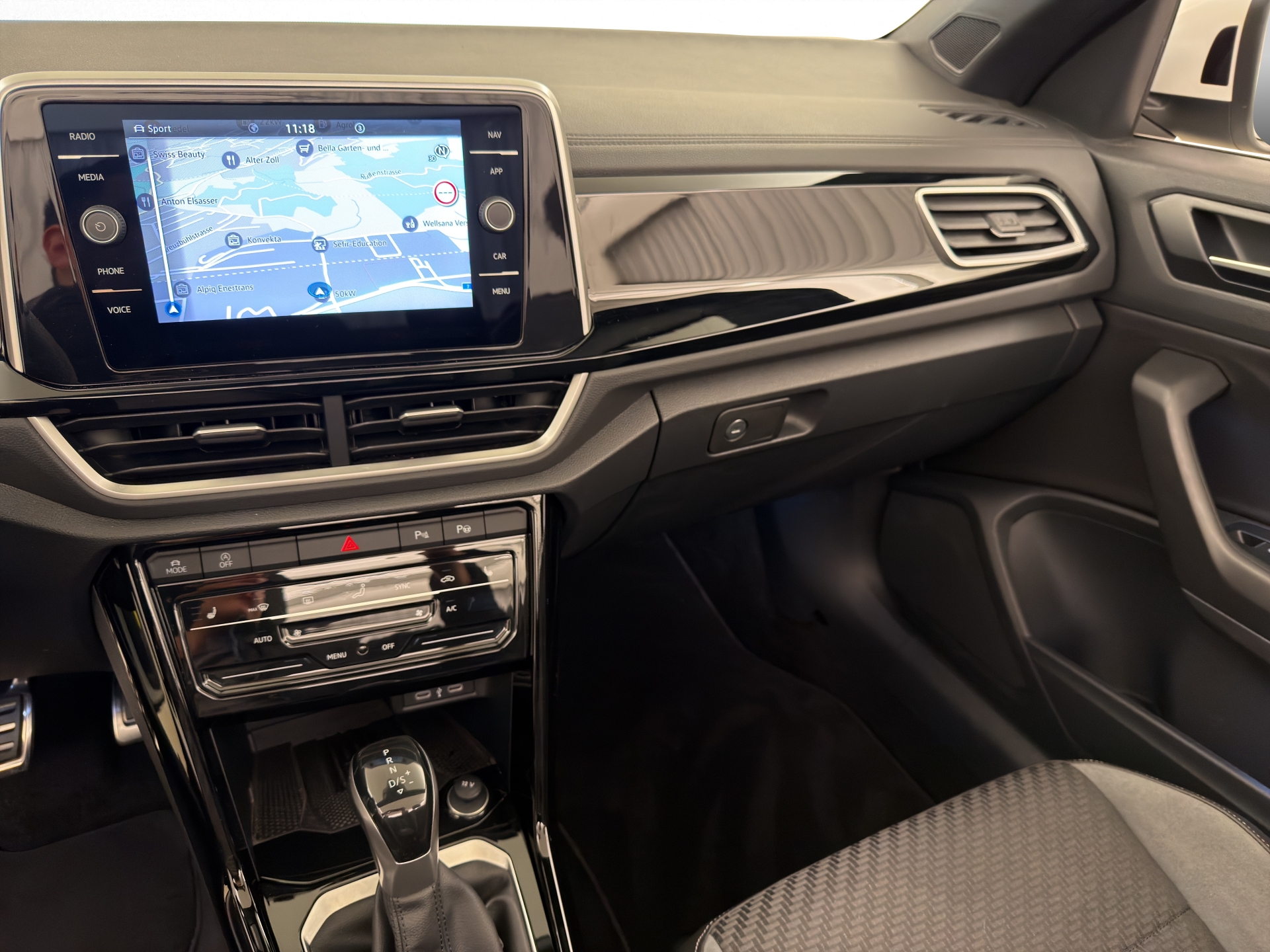 VW T-Roc Cabriolet 1.5 TSI R-Line-image-10