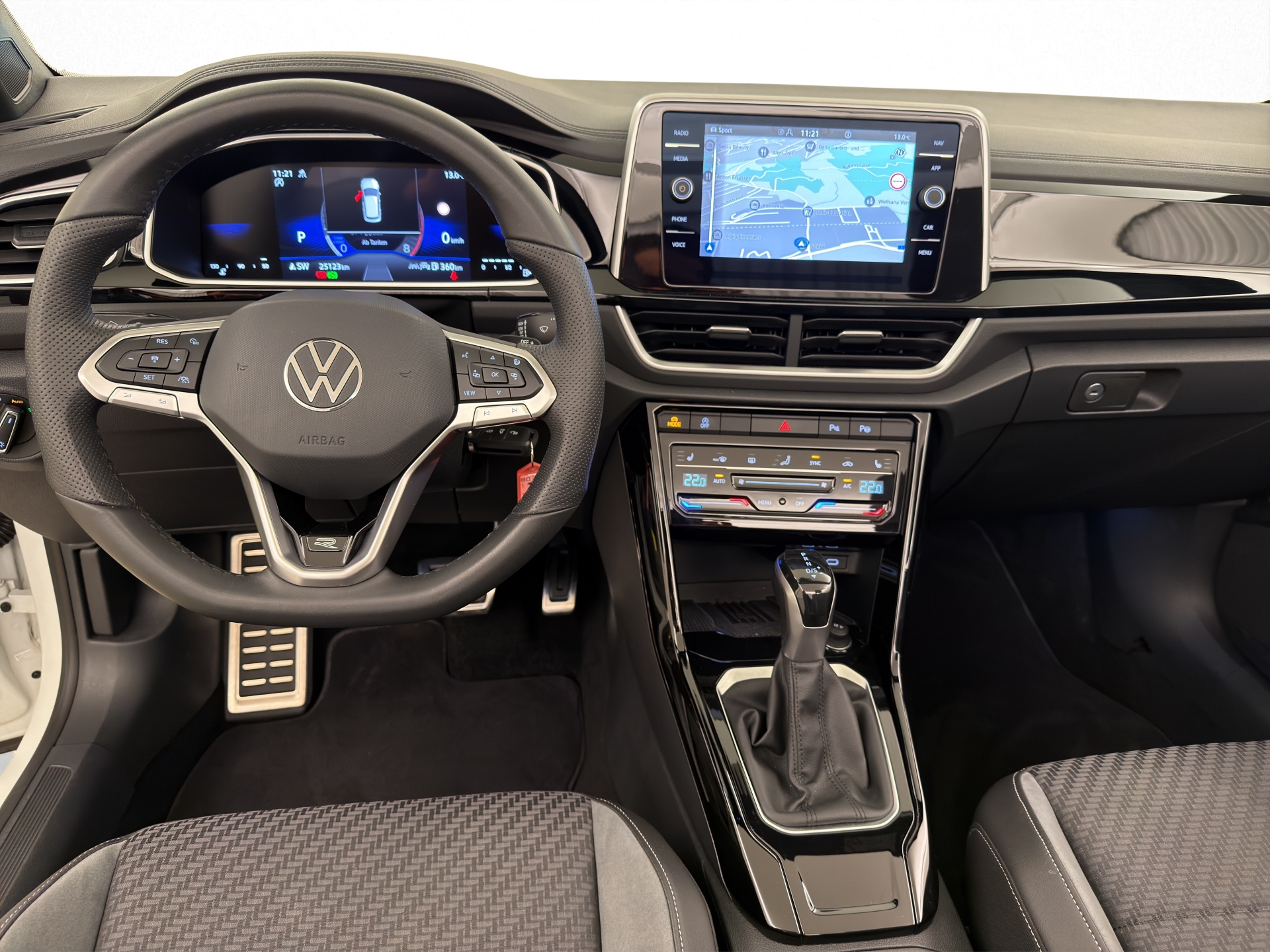 VW T-Roc Cabriolet 1.5 TSI R-Line-image-9