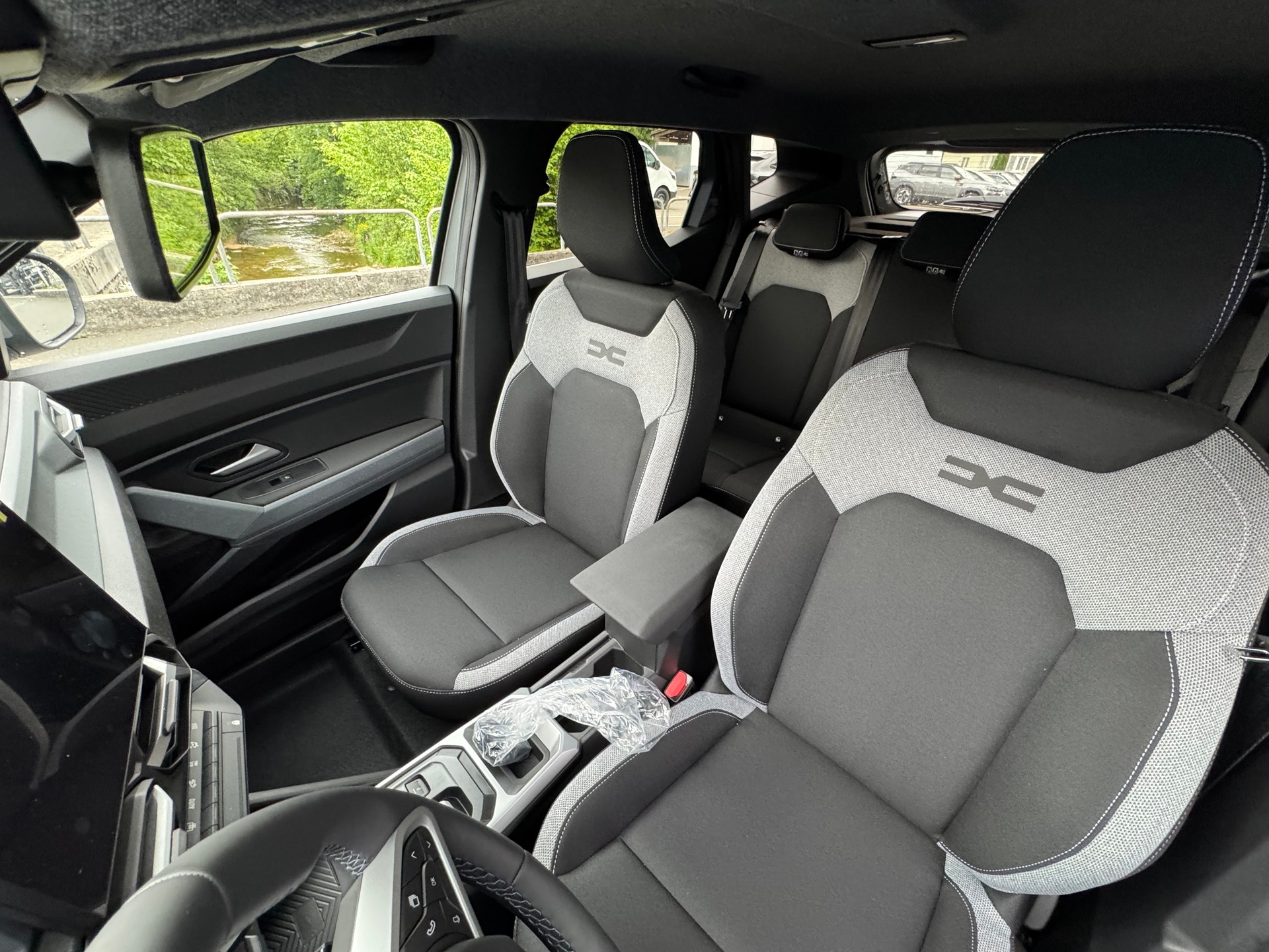 DACIA Duster HEV 155 Journey-image-14
