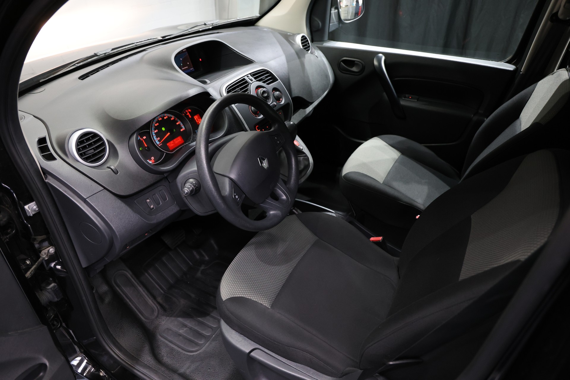 RENAULT Kangoo Maxi Z.E. 33 R60 Business Pack Modul. 5 Pl.-image-18