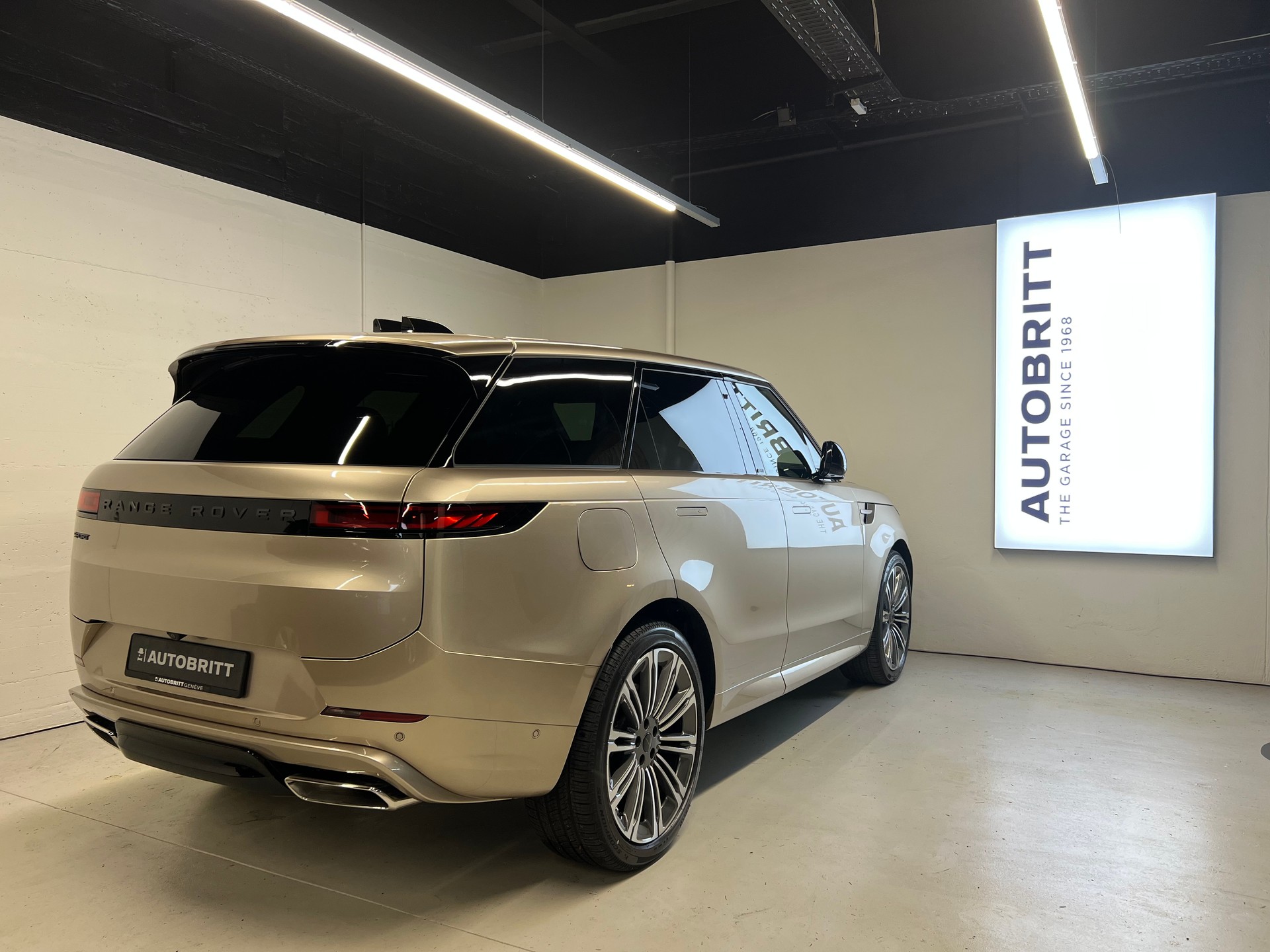 LAND ROVER Range Rover Sport 3.0 I6 P550e Autobiography-image-1