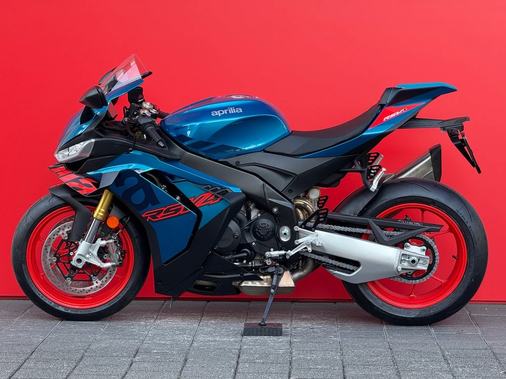 APRILIA RSV4 1100-showroom-element-1