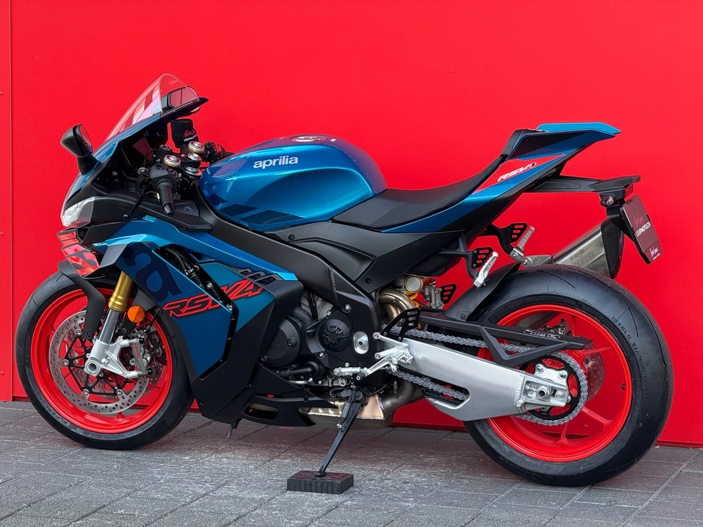 APRILIA RSV4 1100-image-12