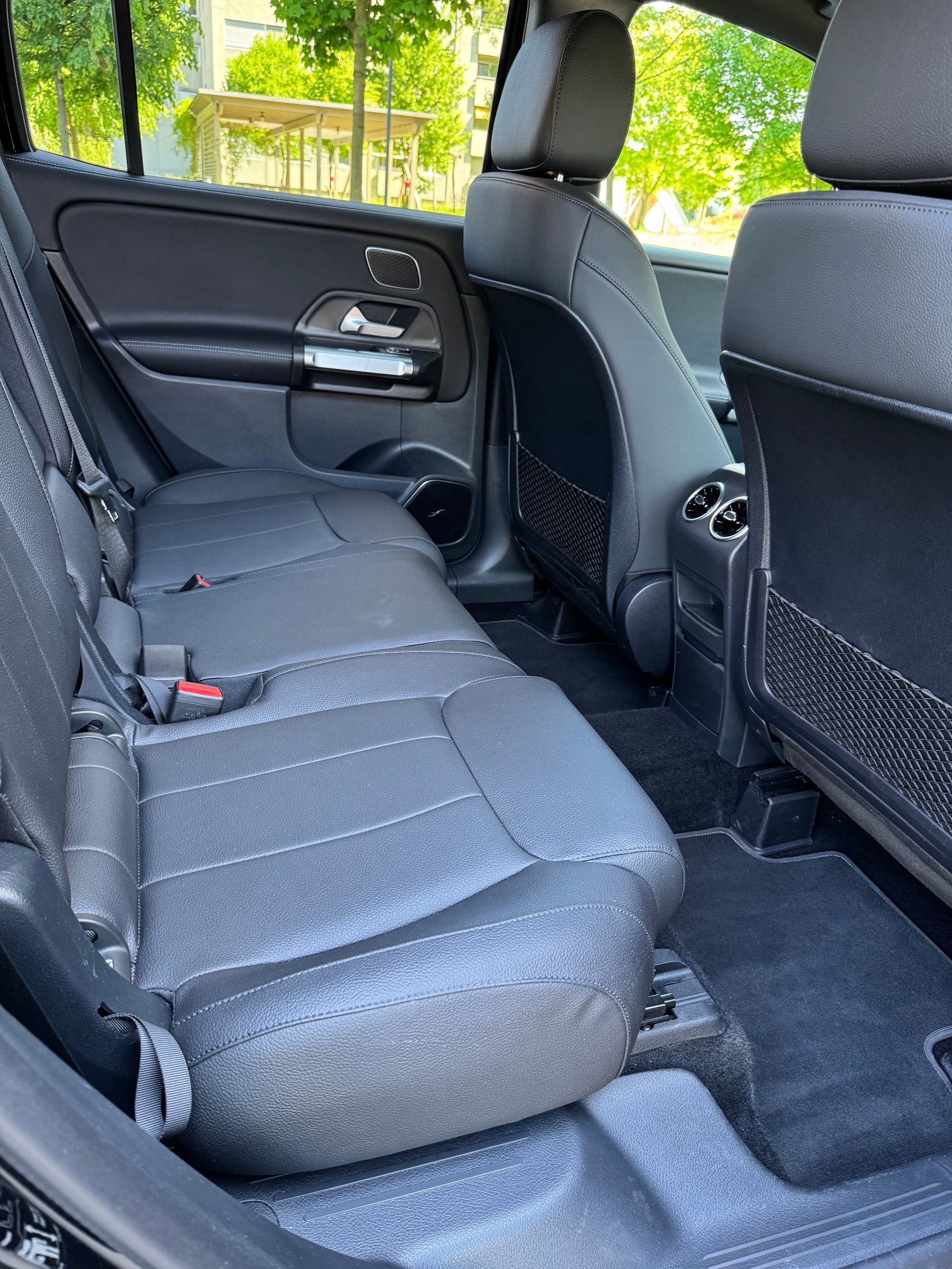 MERCEDES-BENZ GLB 250 Progressive 4matic-image-3
