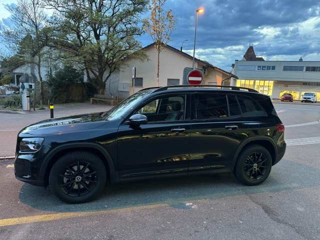 MERCEDES-BENZ GLB 250 Progressive 4matic-image-2