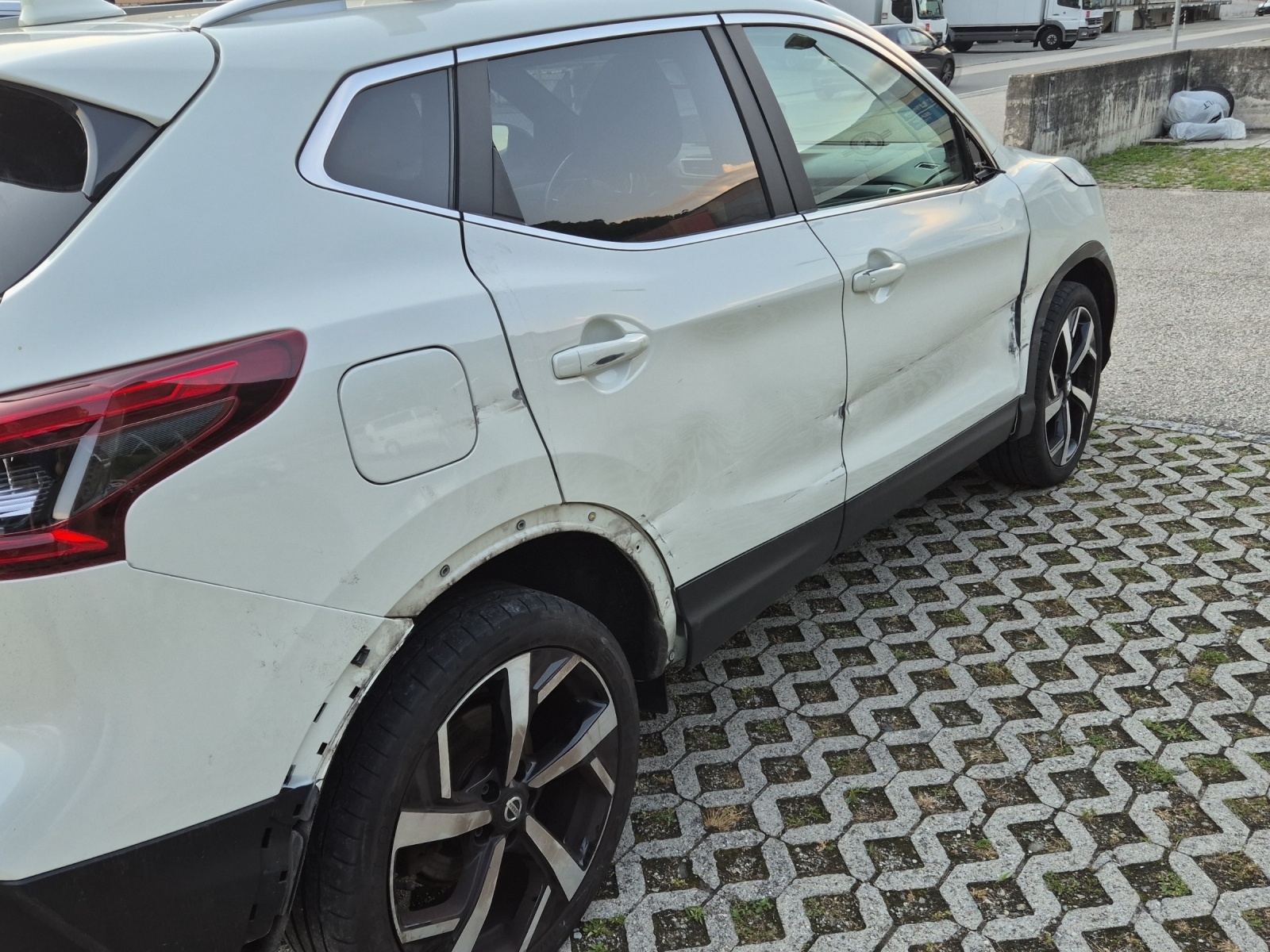 NISSAN Qashqai 1.6 DIG-T tekna +-image-8