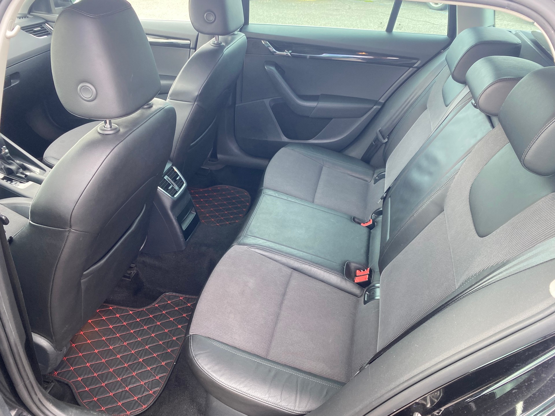 SKODA Octavia Combi 1.4 TSI G-tec Style CNG DSG-image-5