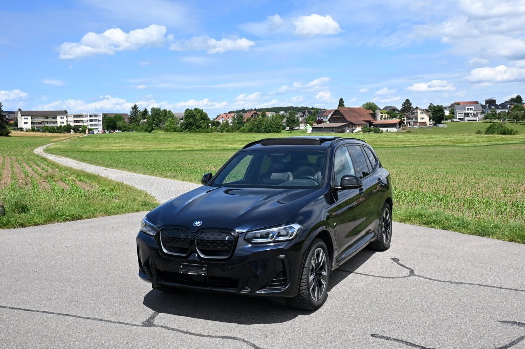 BMW iX3 Inspiring M-image-0