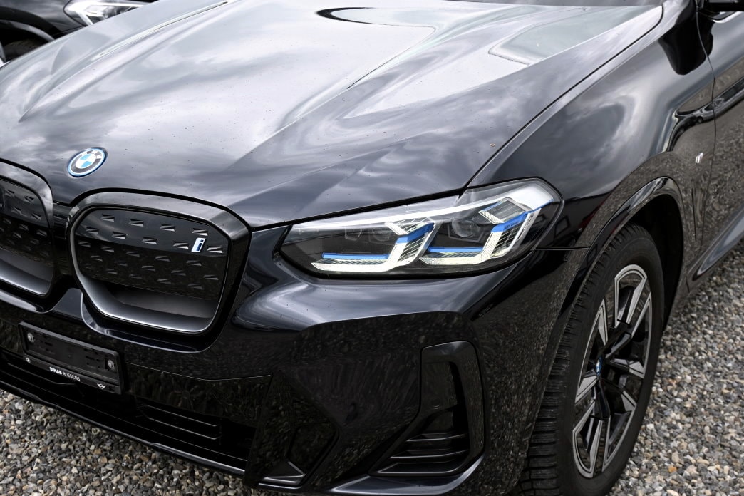 BMW iX3 Inspiring M-image-11