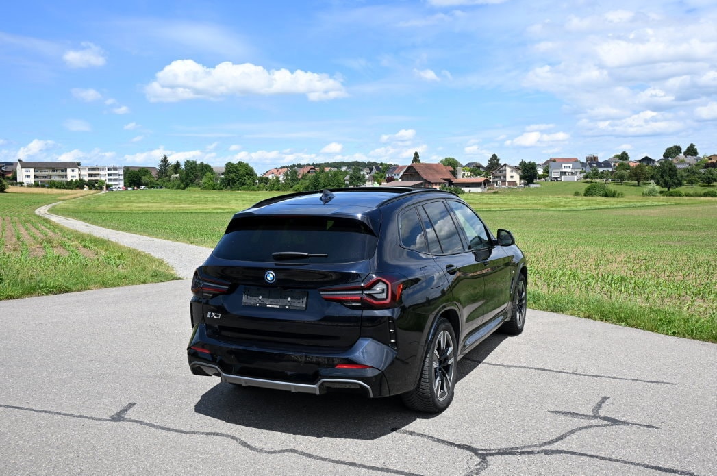 BMW iX3 Inspiring M-image-2