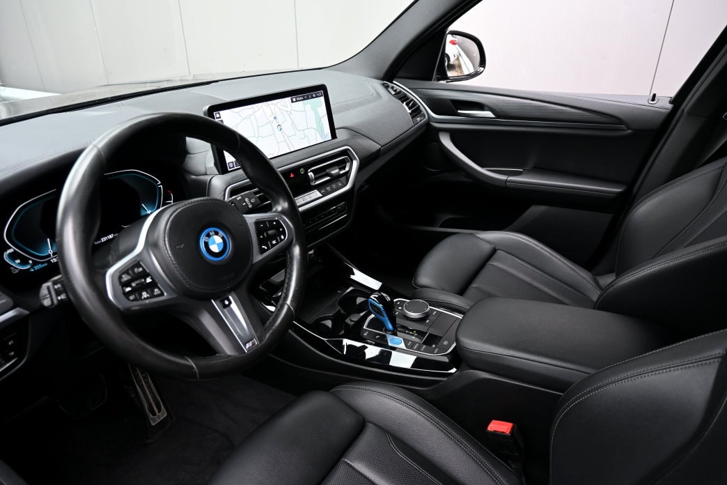BMW iX3 Inspiring M-image-8