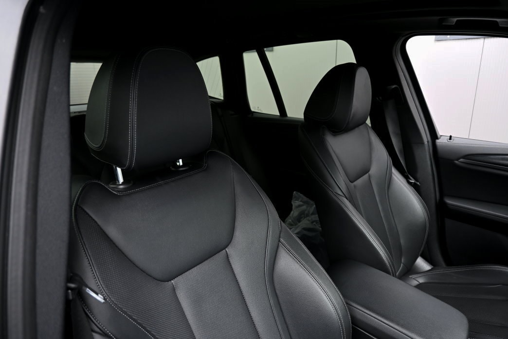 BMW iX3 Inspiring M-image-5