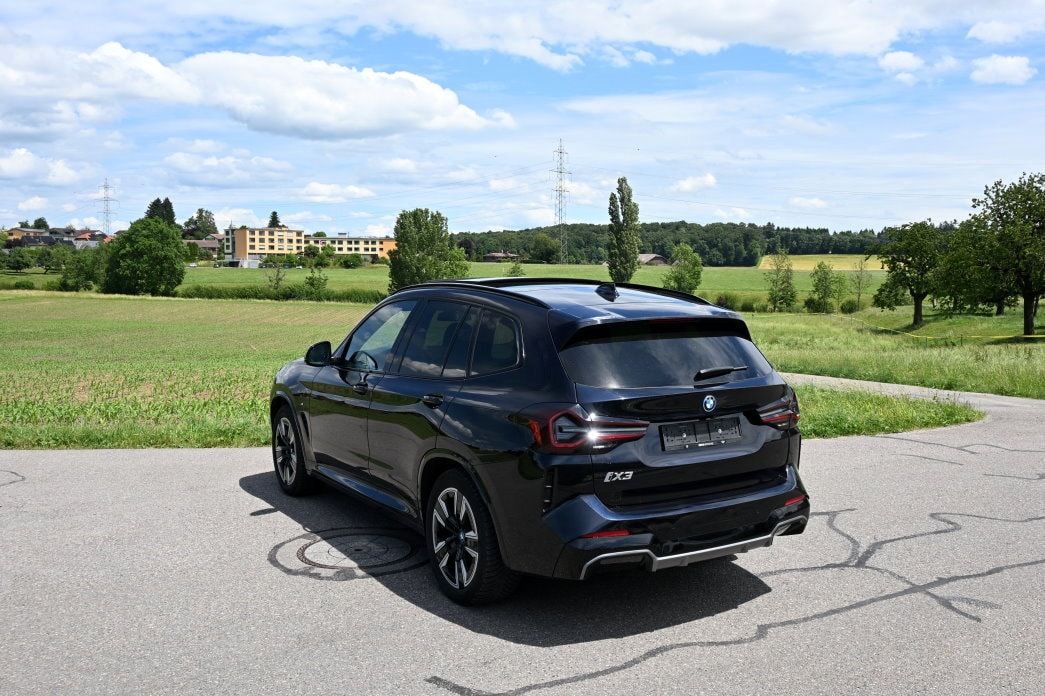 BMW iX3 Inspiring M-image-3