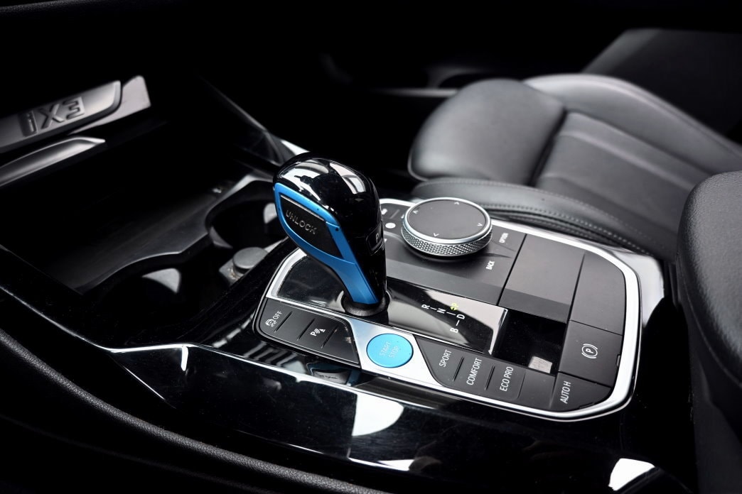 BMW iX3 Inspiring M-image-9